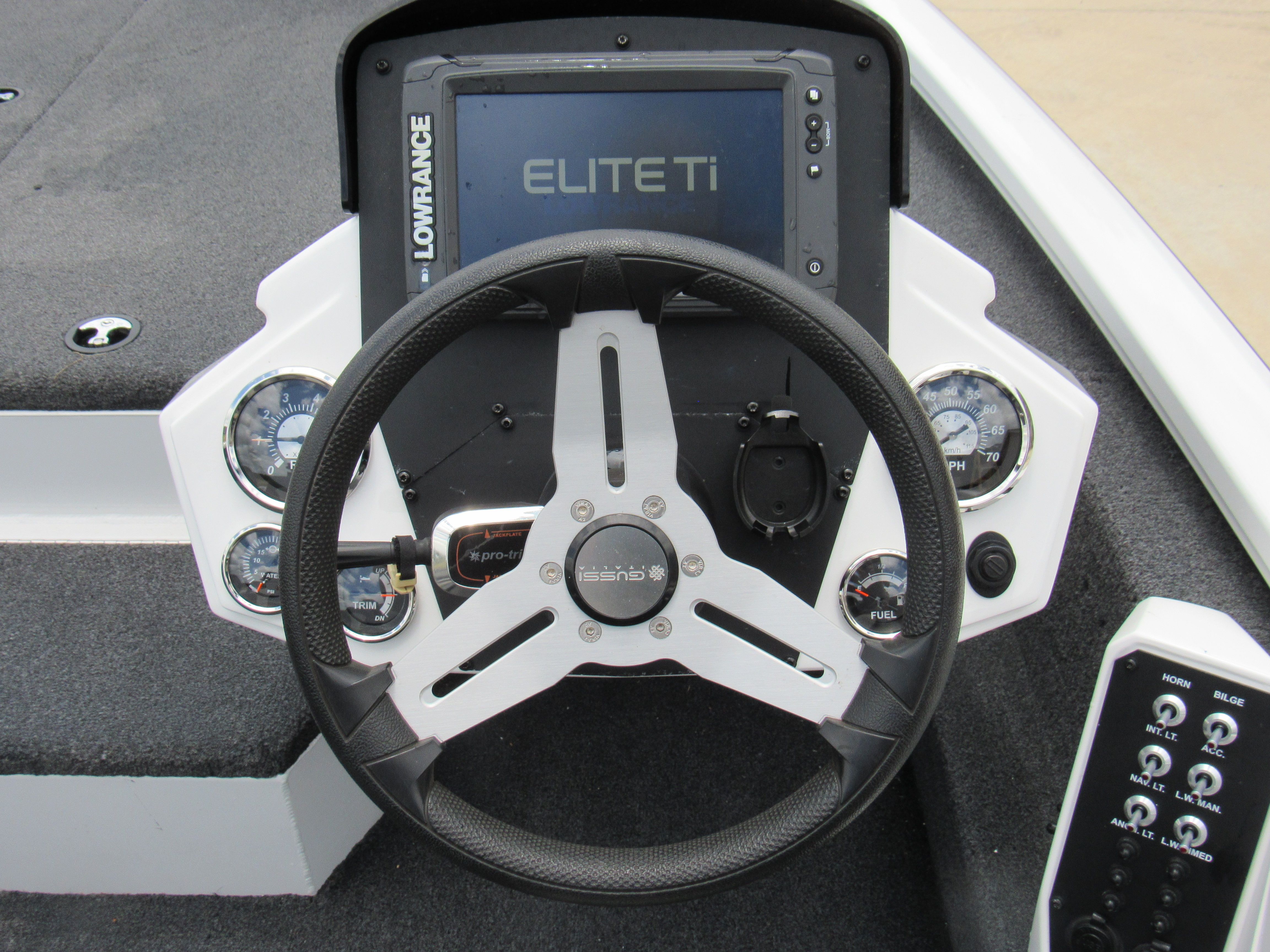 The image shows the helm of a Vexus AVX 1880 boat with a Lowrance Elite Ti screen.