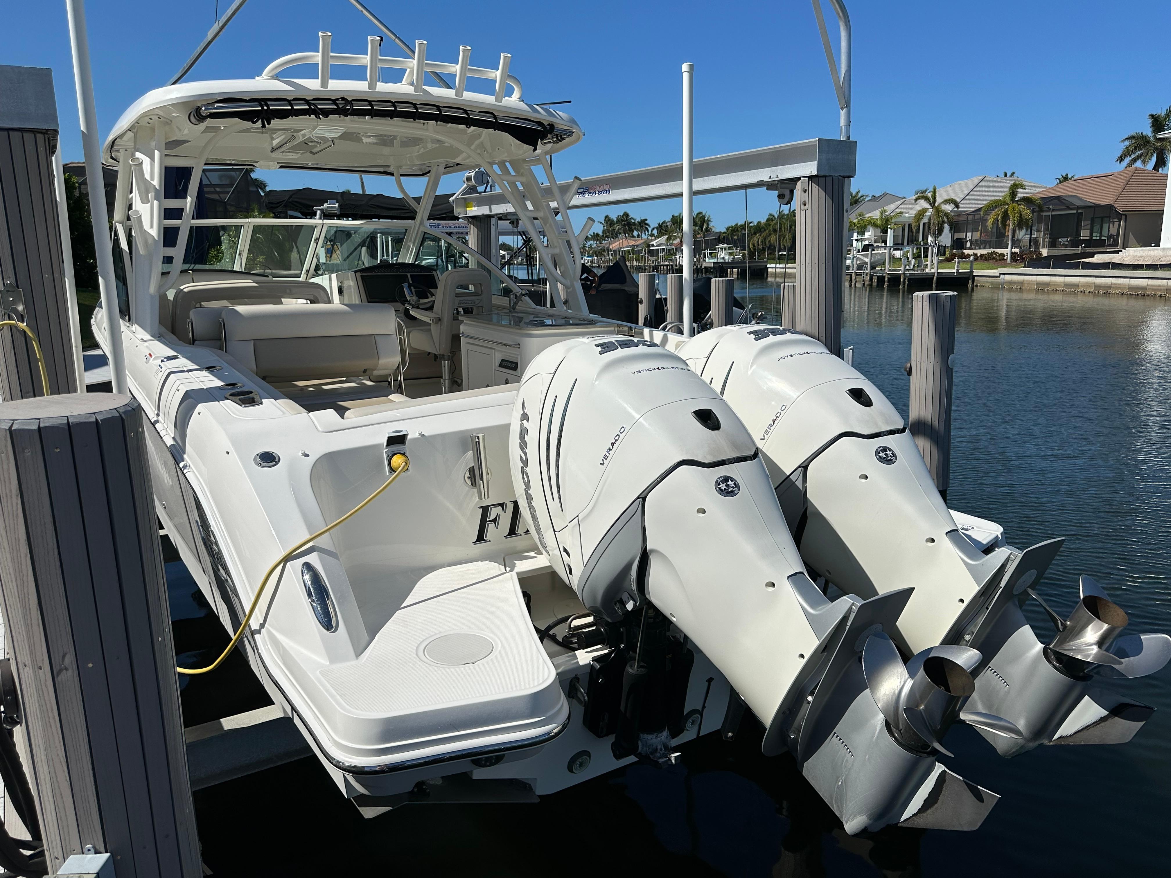2018 Boston Whaler 320 Vantage