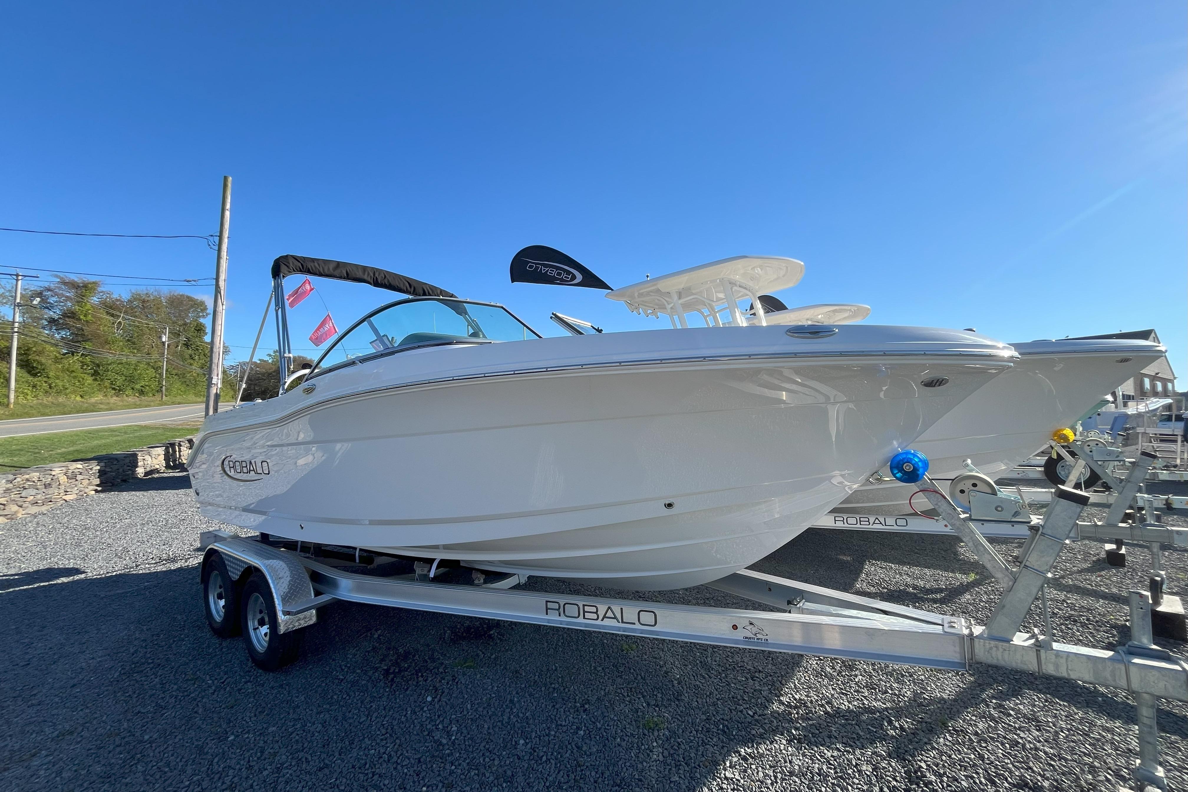 2026 Robalo R207 Dual Console