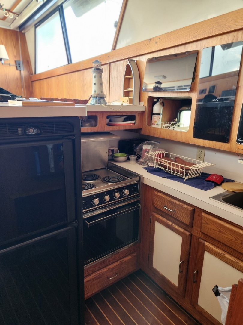 1987 Luhrs Convertible - Image 13