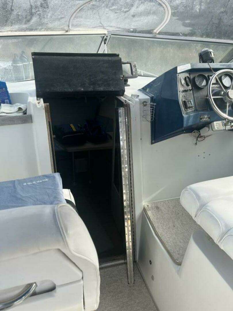 1989 Carver 2557 Montego - Image 5