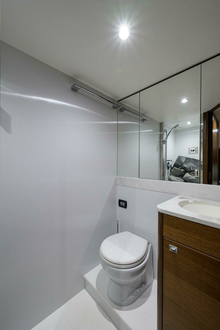 2021 Princess F70 - Image 56