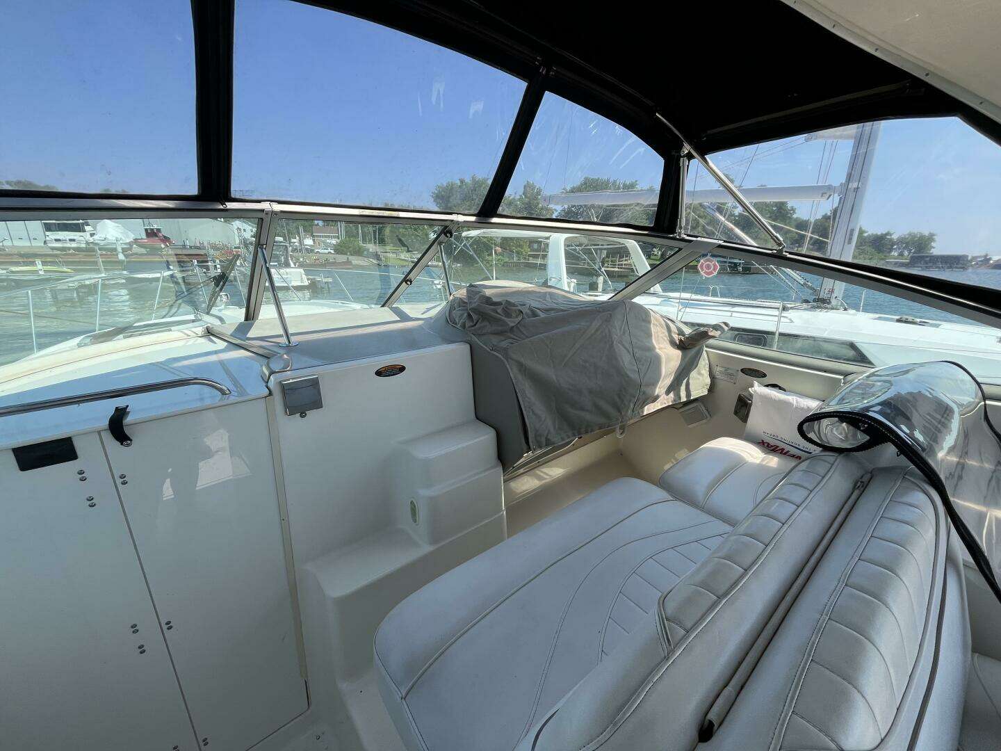 2001 Maxum 3300 SCR - Image 6