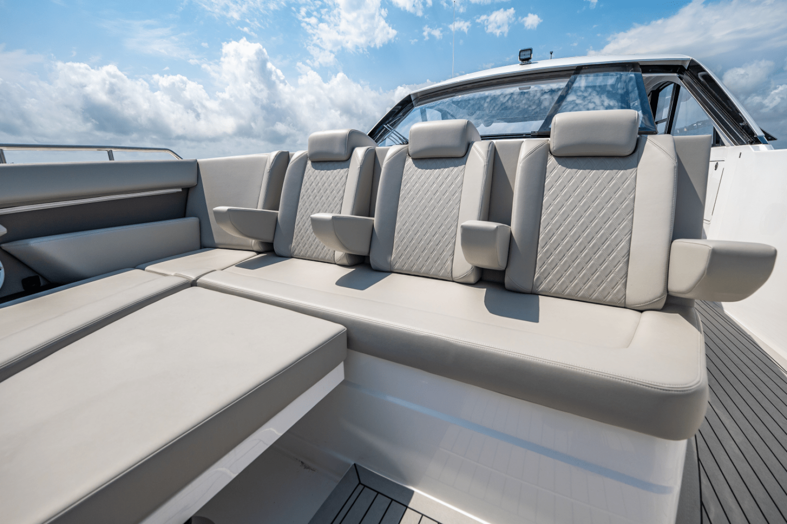 2025 Cruisers Yachts 50 GLS - Image 58