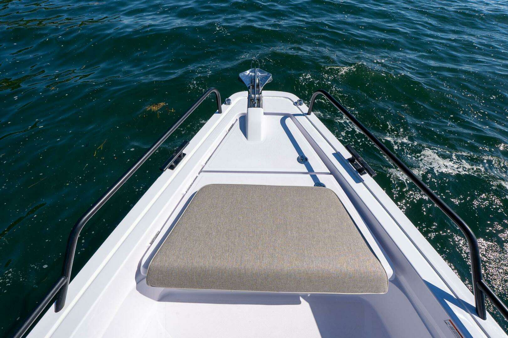 2025 Axopar Cross Cabin - Image 15