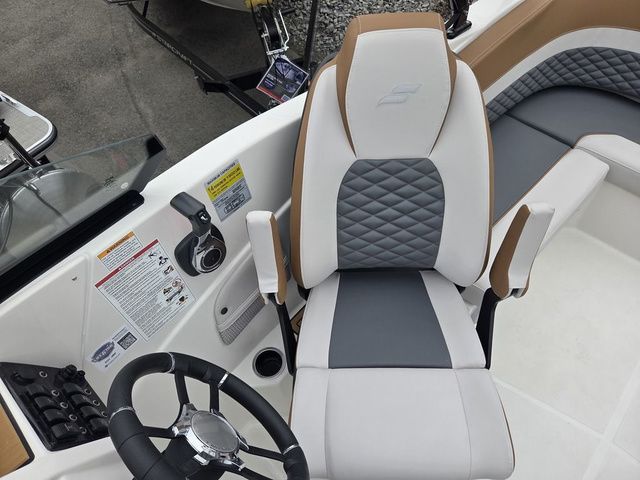 2026 Starcraft SVX 230 DC OB w/250hp and Trailer - 19