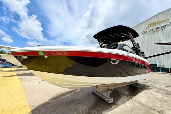 2024 Cobalt R8 Surf