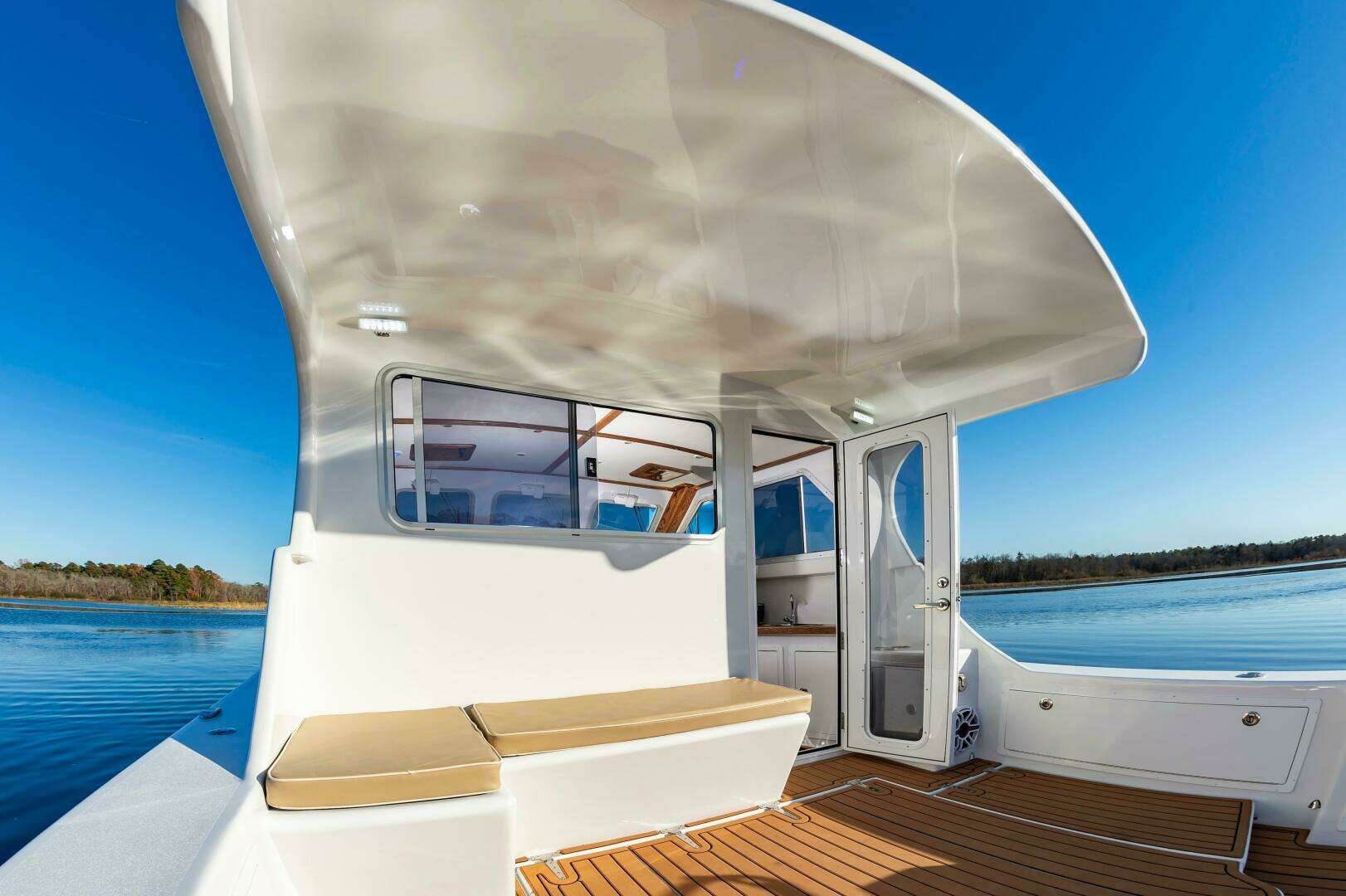 2024 Custom Chesapeake Bay Built Custom 33' - Image 13