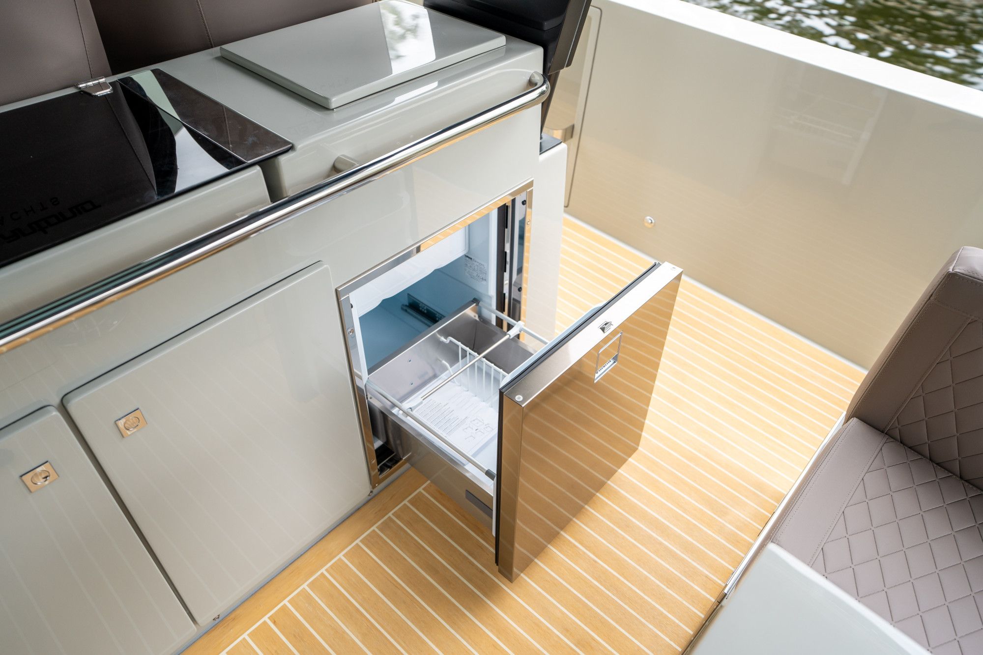 2025 De Antonio Yachts D42 Open - 21