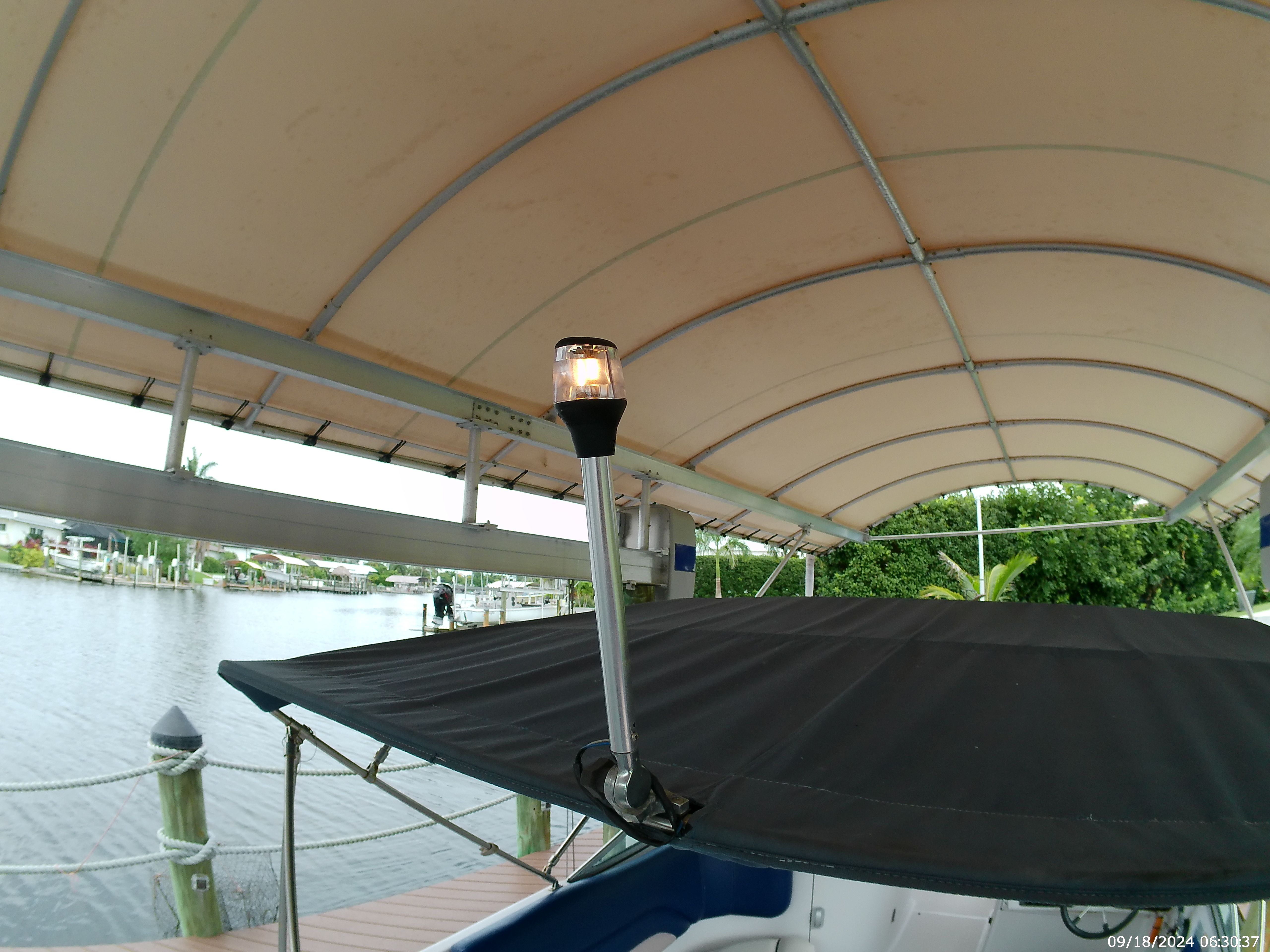 2000 Godfrey / Hurricane Sundeck 237 I/O - 34