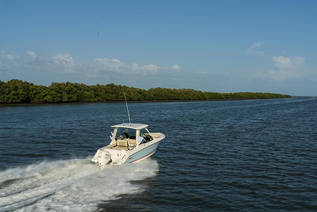 2023-Boston-Whaler-240-Vantage-MarineMax