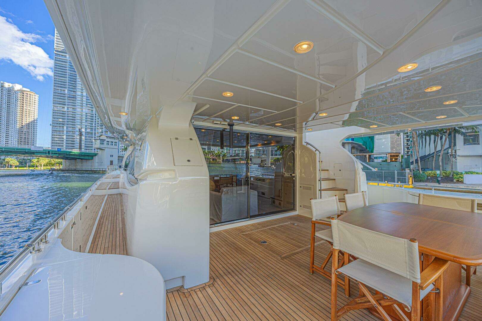 2011 Ferretti Yachts 830 - Image 17