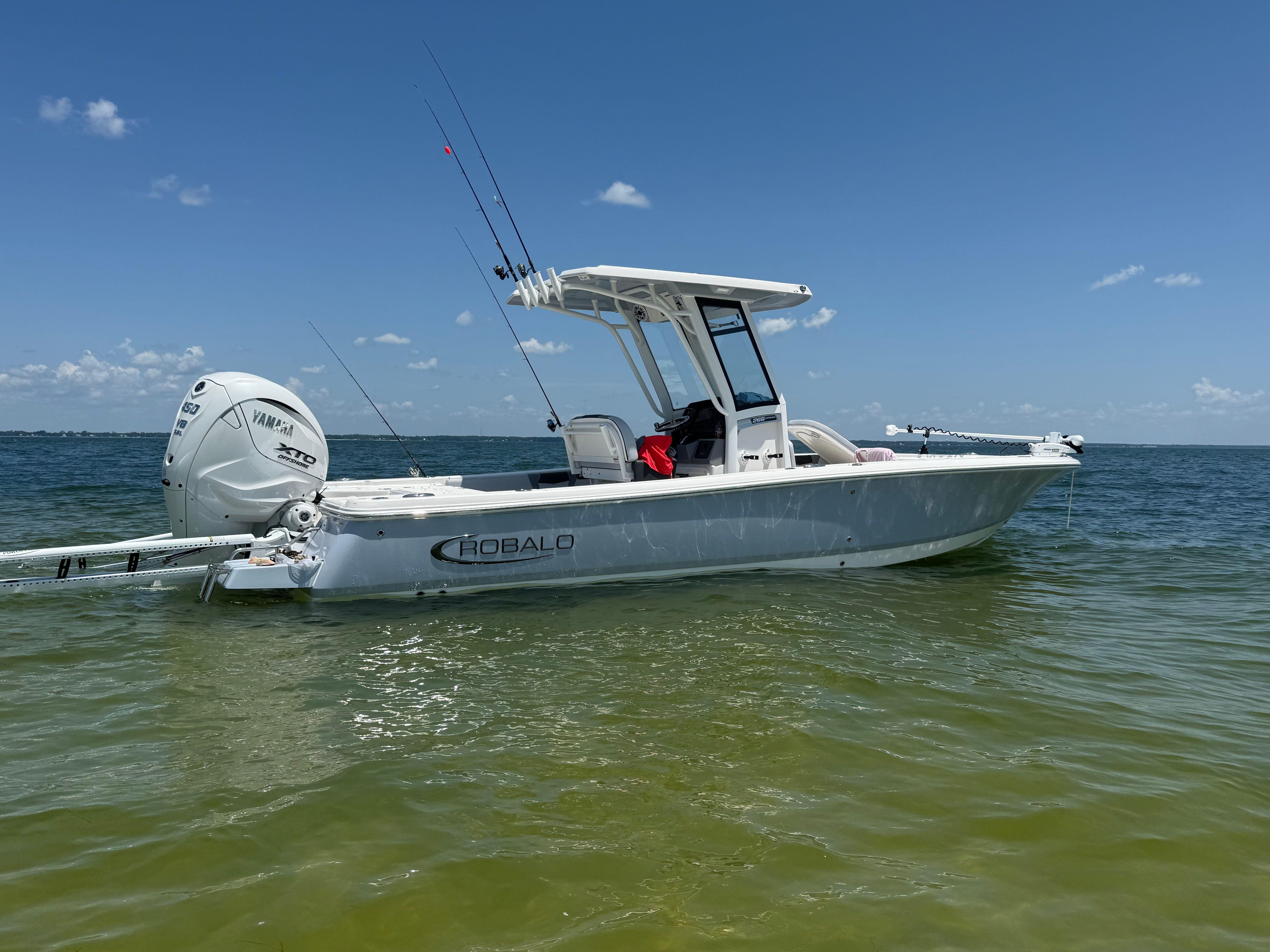 2025 Robalo 266 Cayman