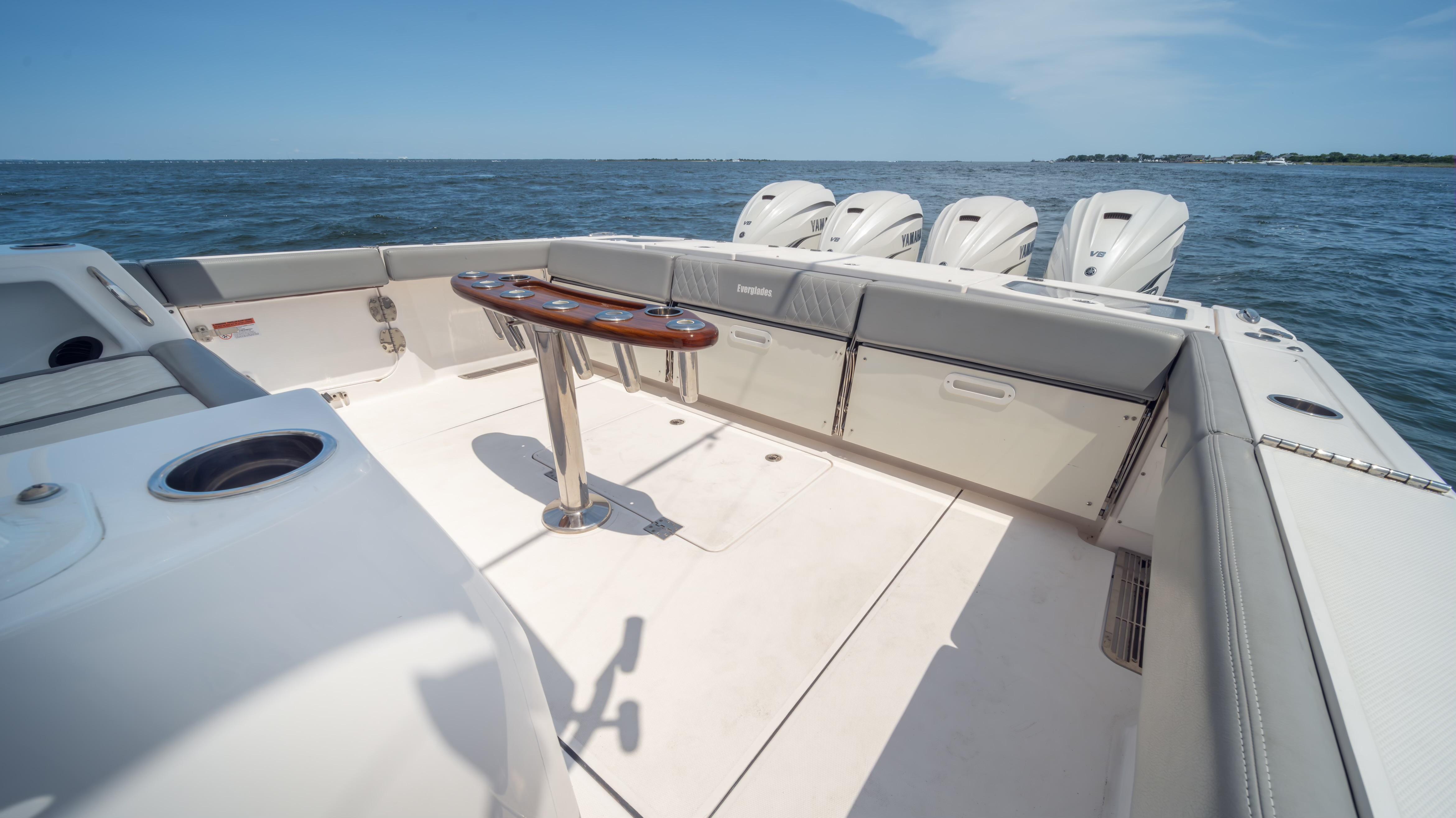 2023 Everglades 455cc boat deck with seating and ocean view.