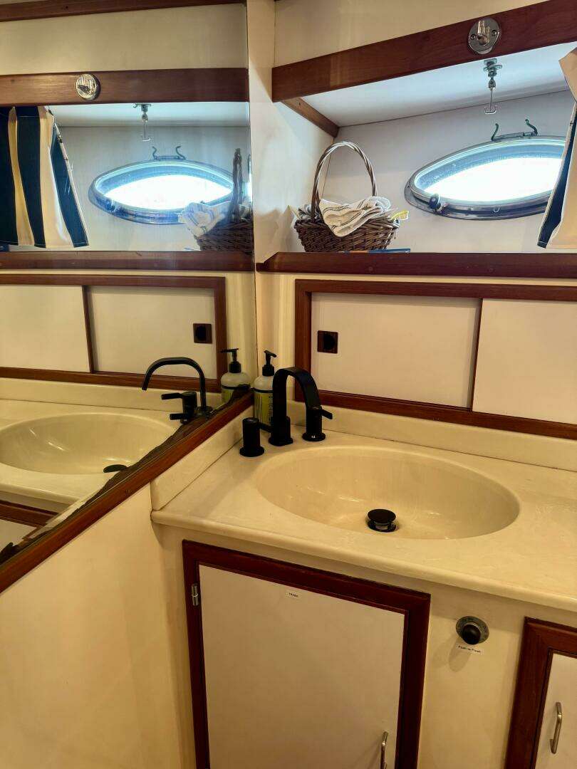 1990 Marine Trader Tradewinds - Image 41