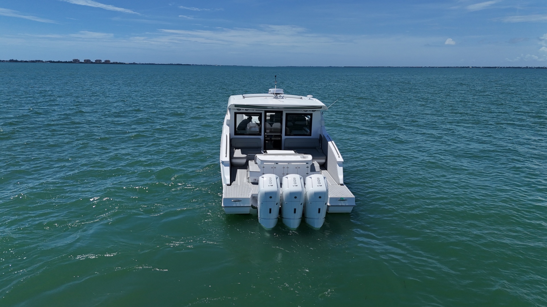 2026 Cruisers Yachts 50GLS OB - Image 11