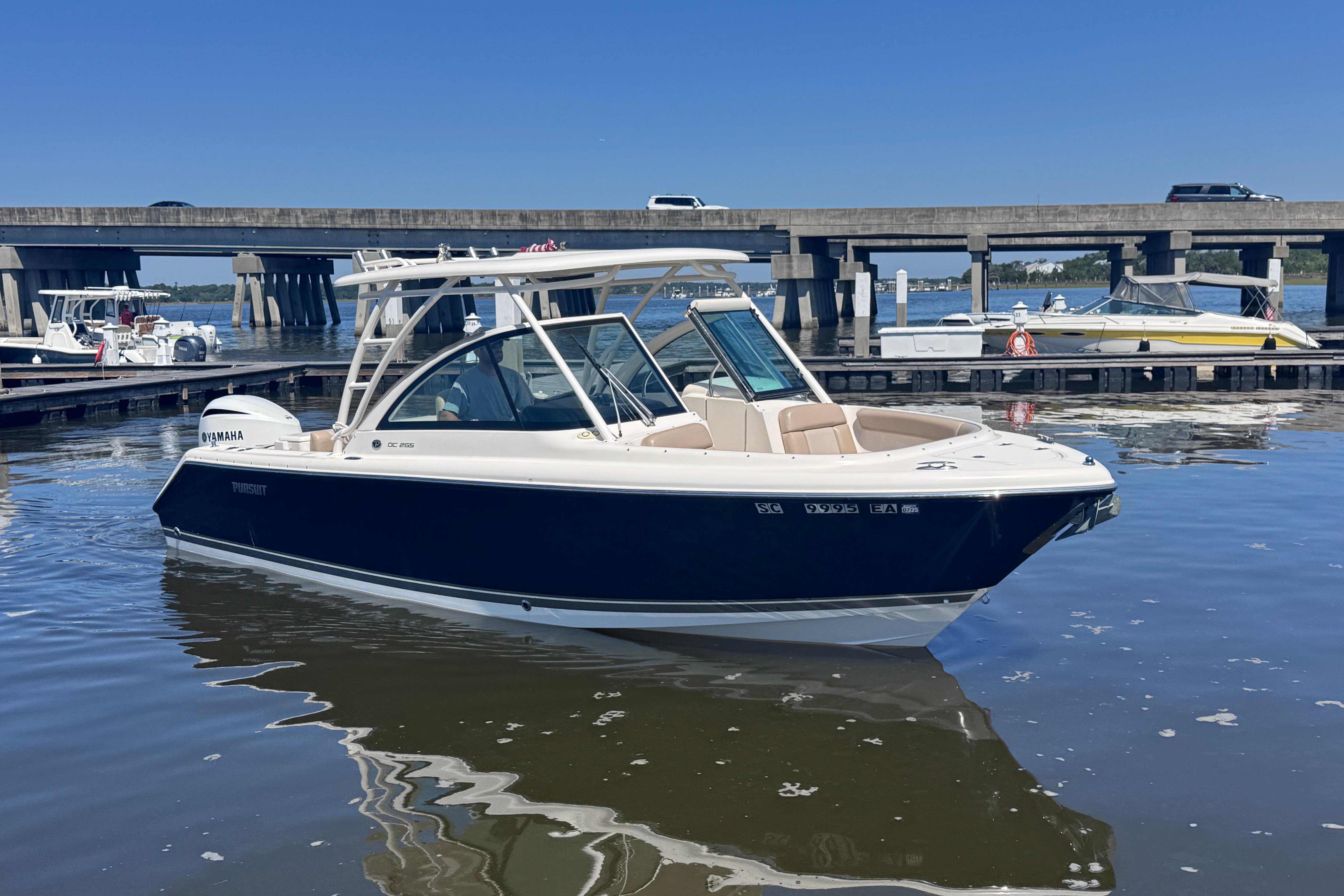 2011 Pursuit DC 265 Dual Console