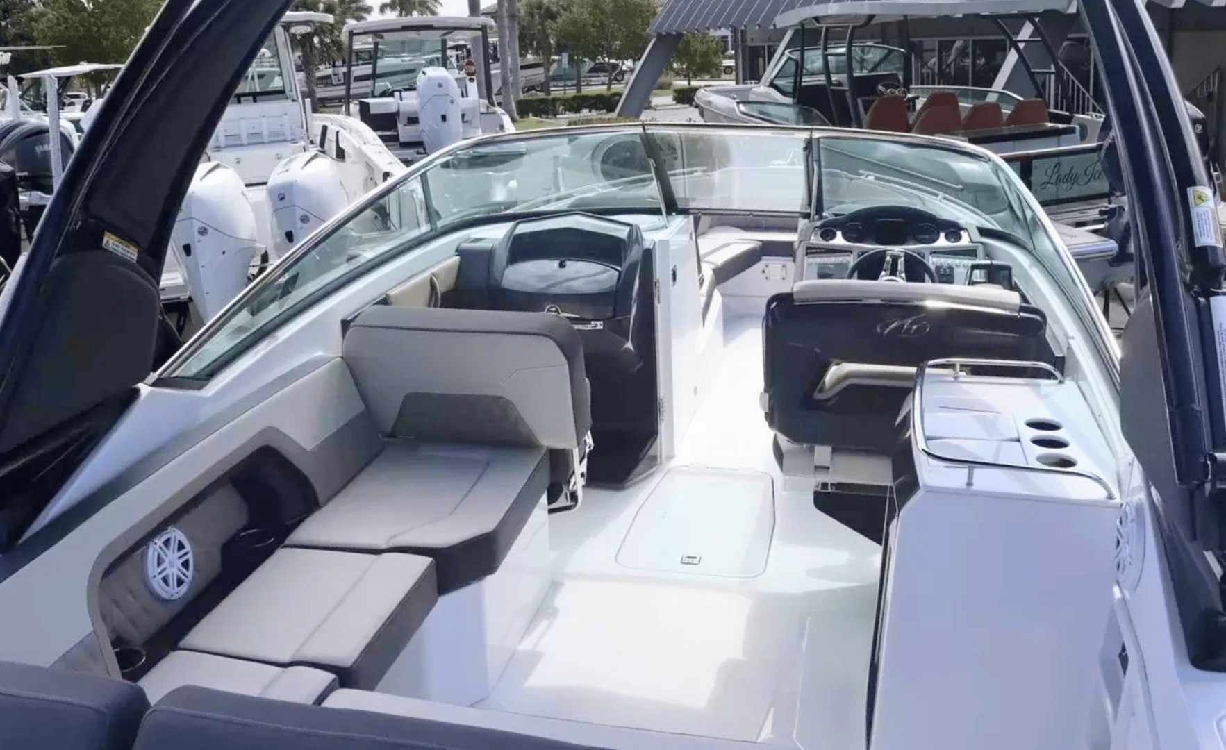 2024 Monterey 305SS - Image 2