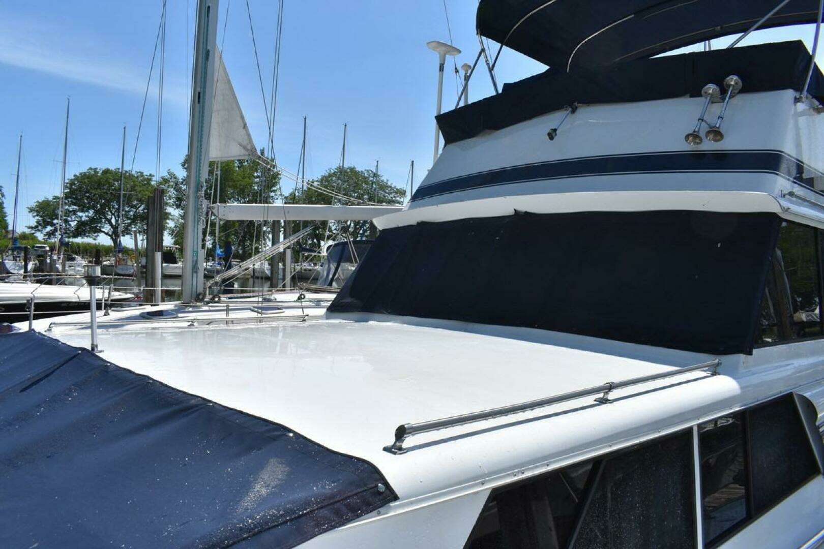1985 Marinette 39 Double Cabin - Image 9