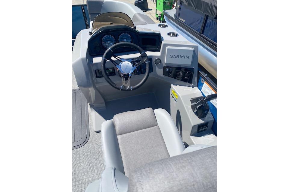 Cockpit of 2026 Manitou 23 AURORA RF VPII 575 with Garmin navigation system.