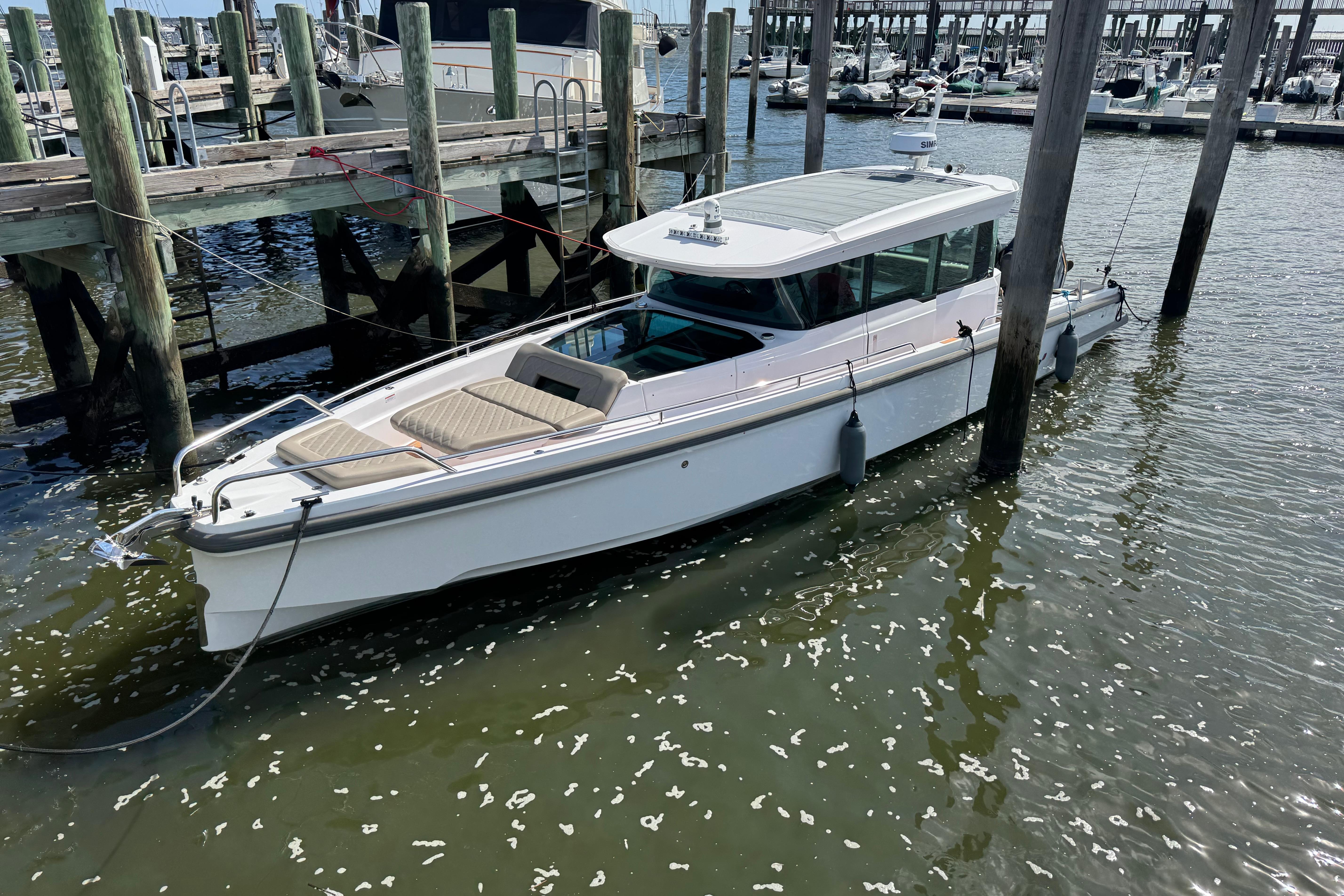2022 Axopar 37 XC Cross Cabin