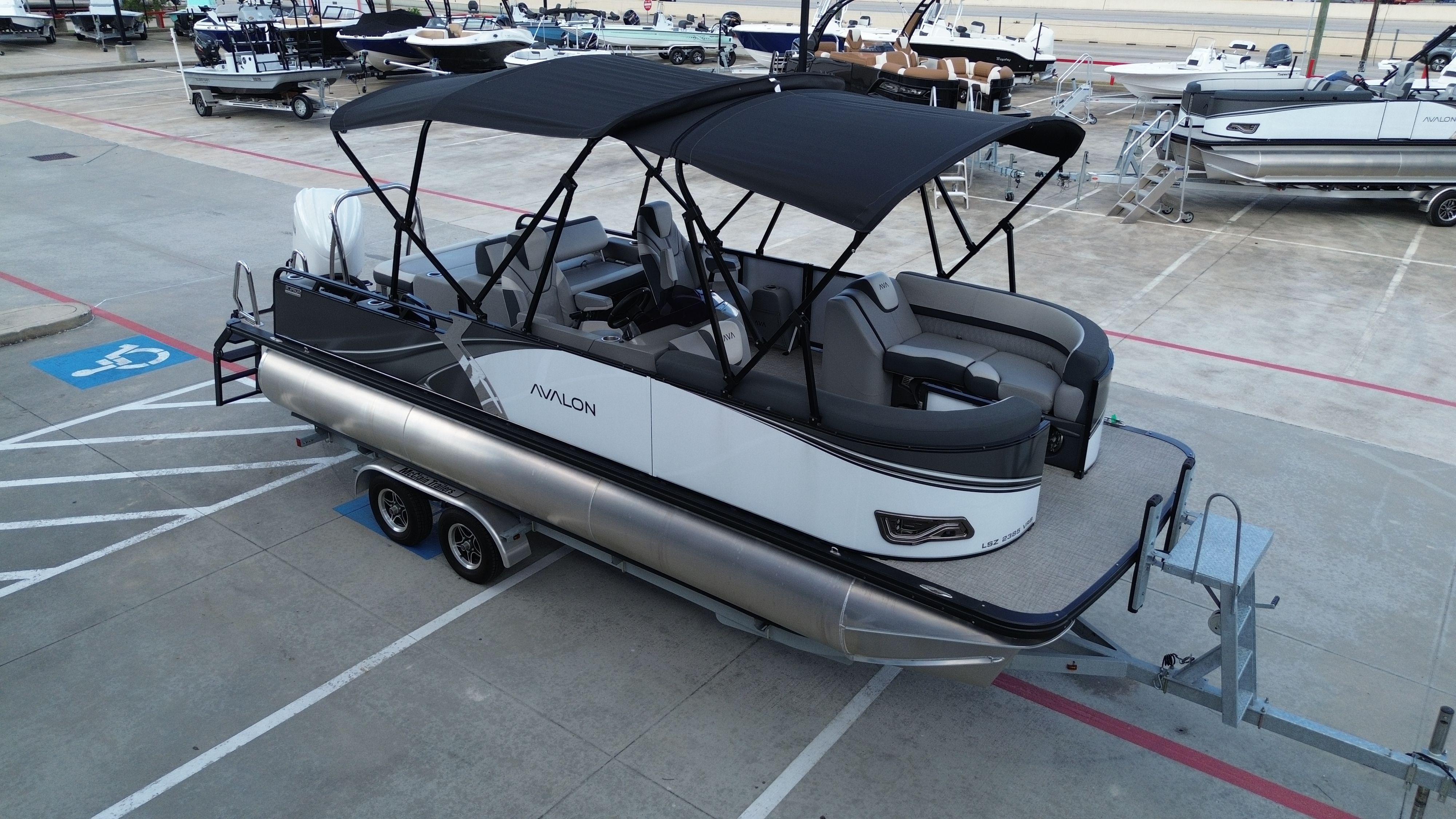 2025 Avalon LSZ Versatile Rear Bench - 23' - 13