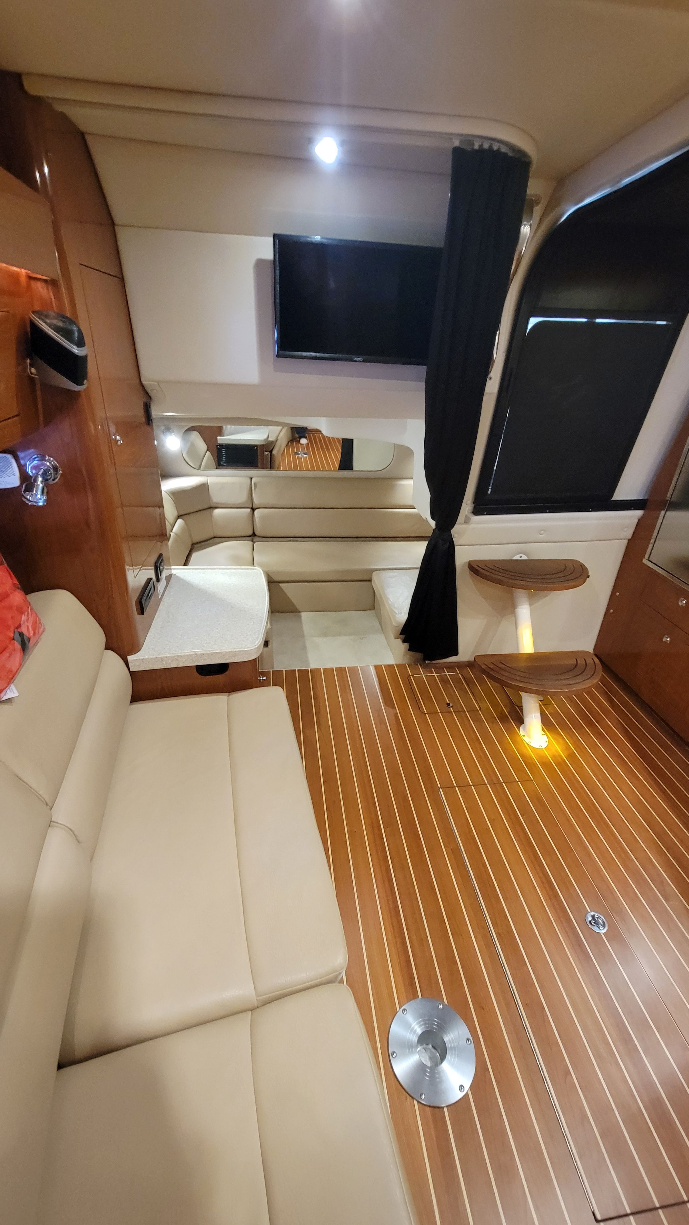 2008 Regal Commodore 3760 IO - 32