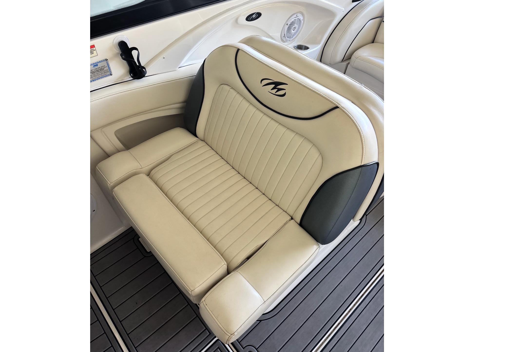 Cream leather seat on 2007 Monterey 298SSX Super Sport boat.