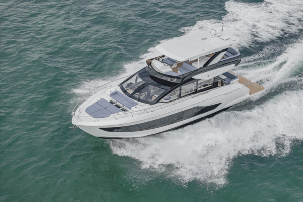 2027 Cruisers Yachts 57 FLY