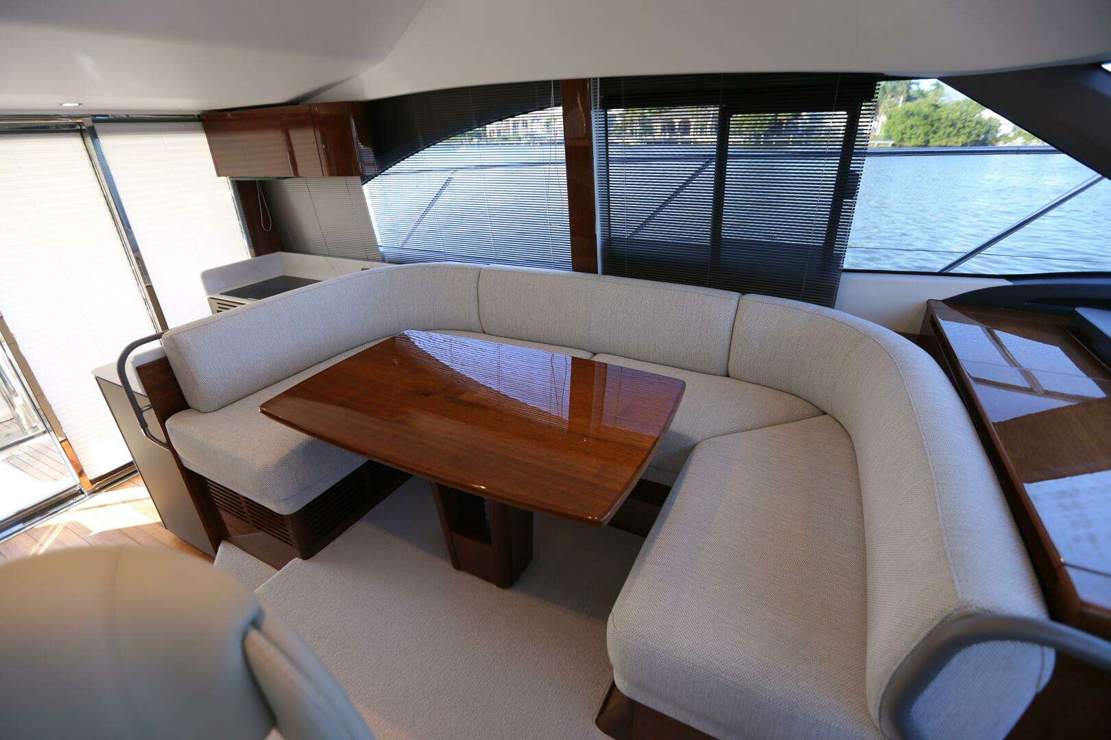 2024 Princess Princess F45 - Image 25