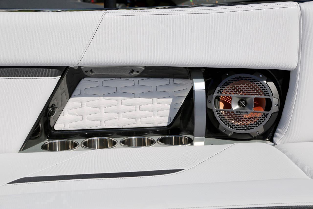 2020 MasterCraft X26 - 15