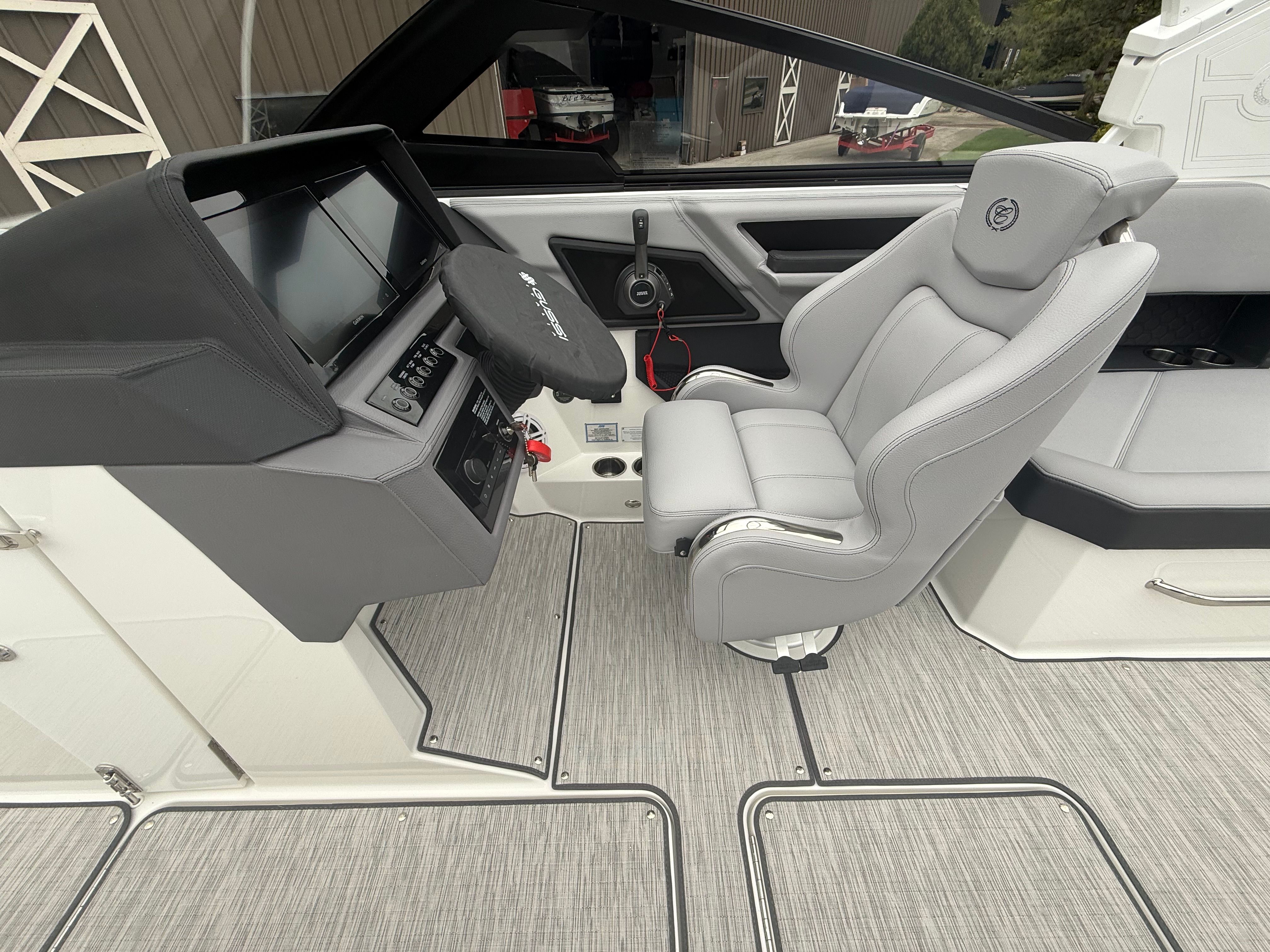 2026 Cobalt R8 Surf - 34
