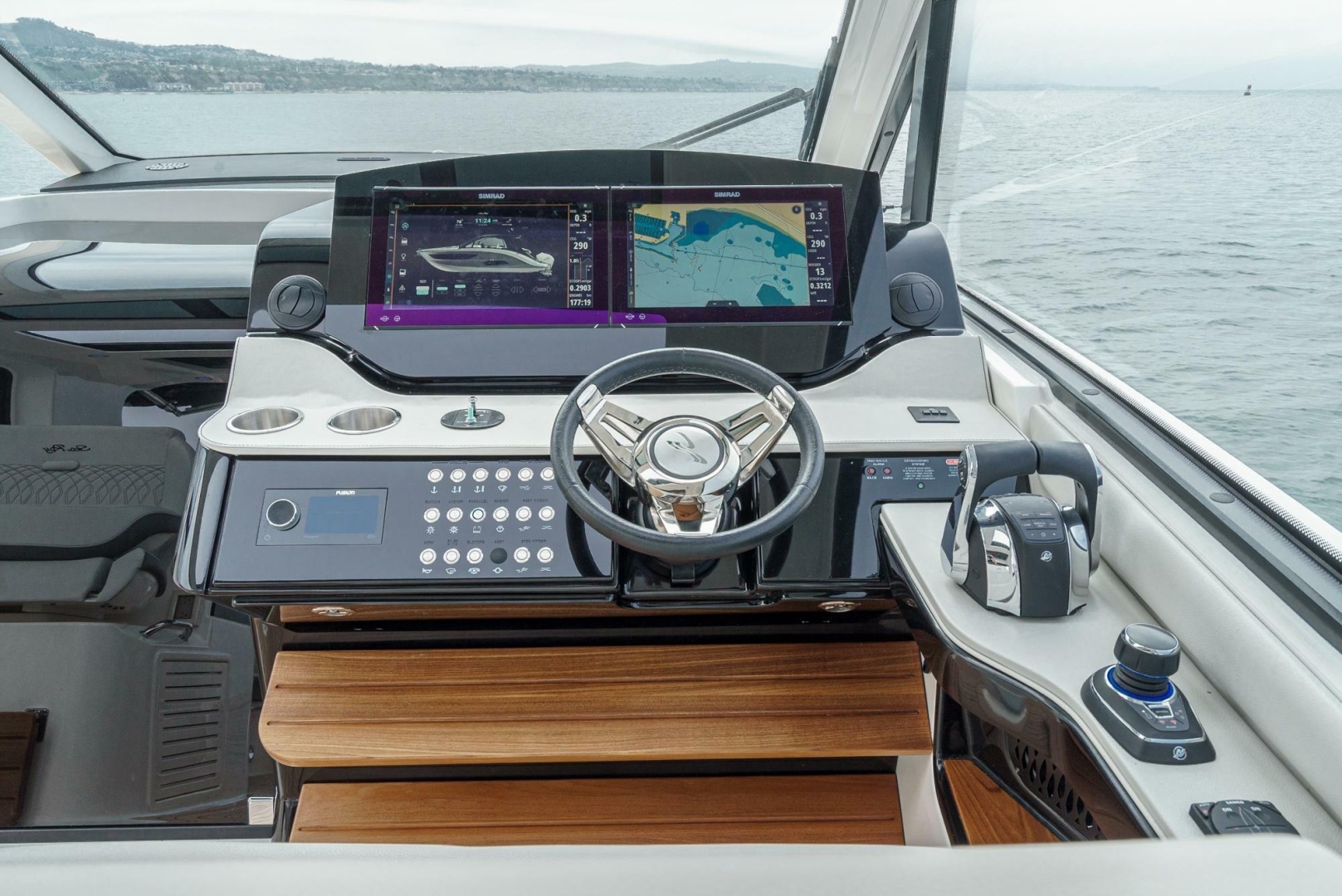 2022 Sea Ray 370 Sundancer - Image 3