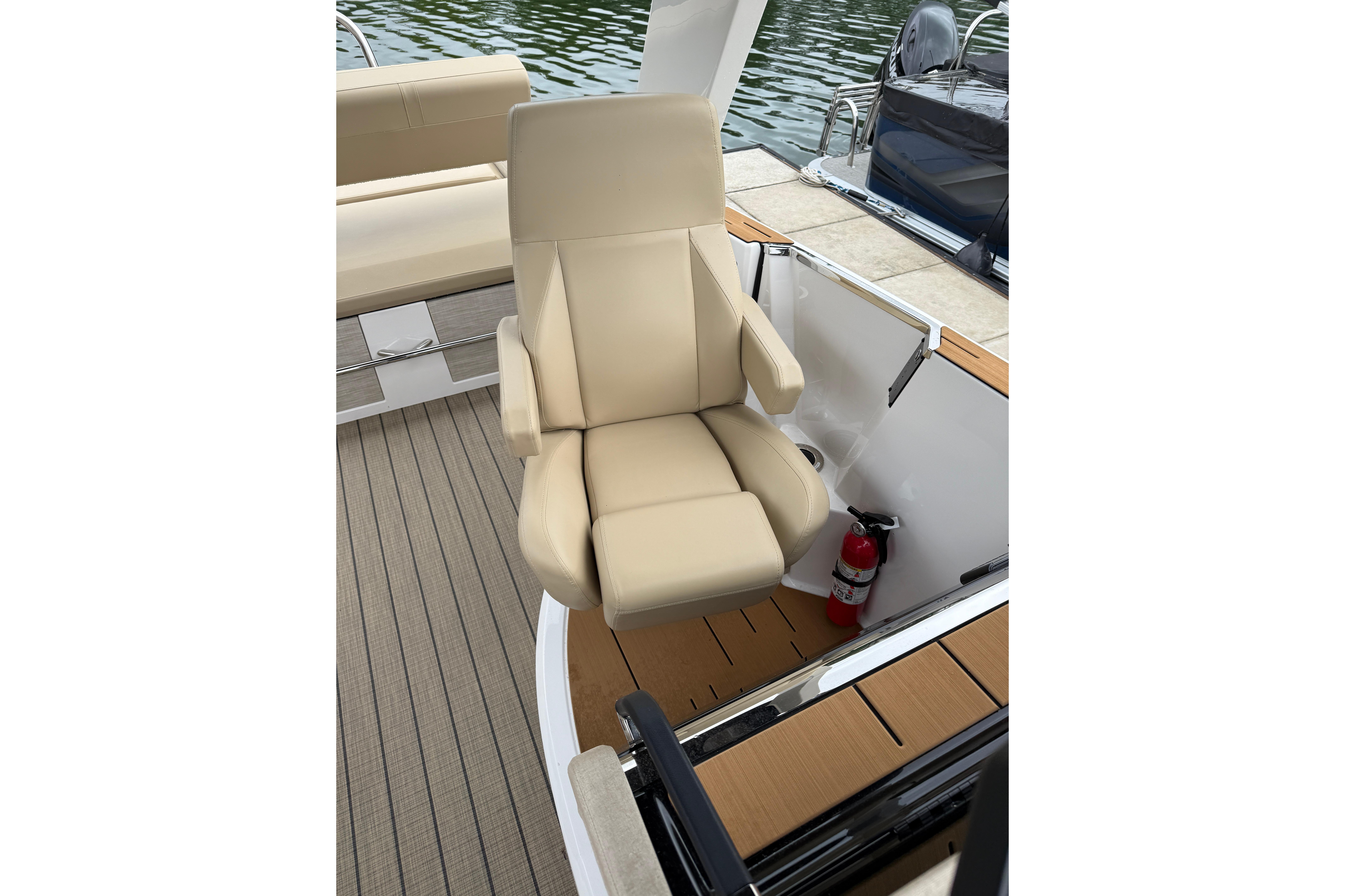 Luxurious beige captain's chair on Balise Helix 26 L boat, 2025 model.