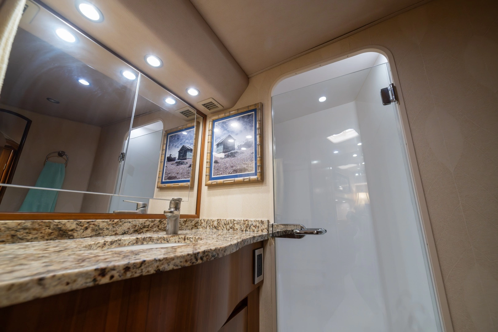 2012 Viking 60 Convertible - Image 58