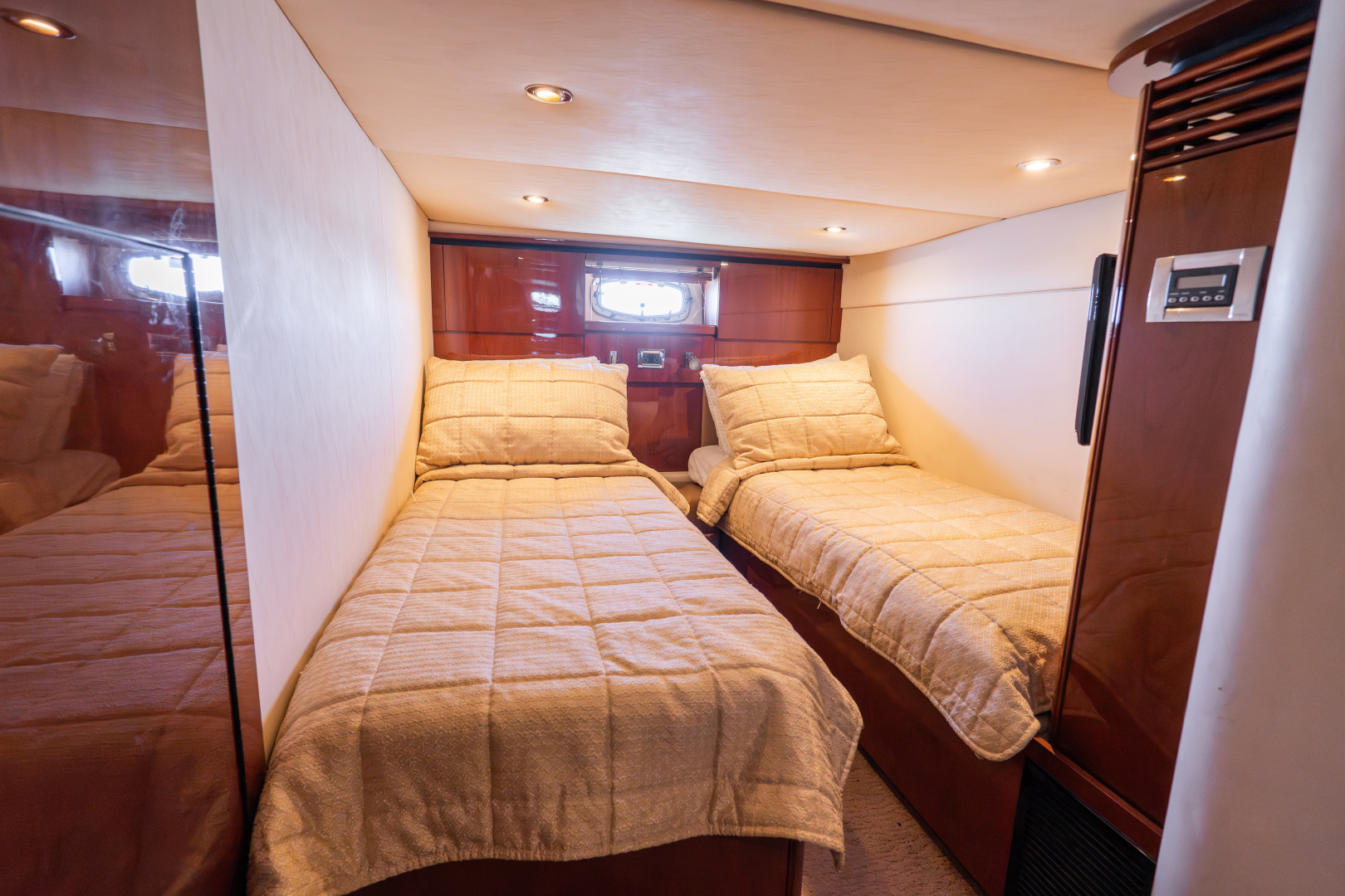 2010 Sea Ray 50 SUNDANCER - Image 20
