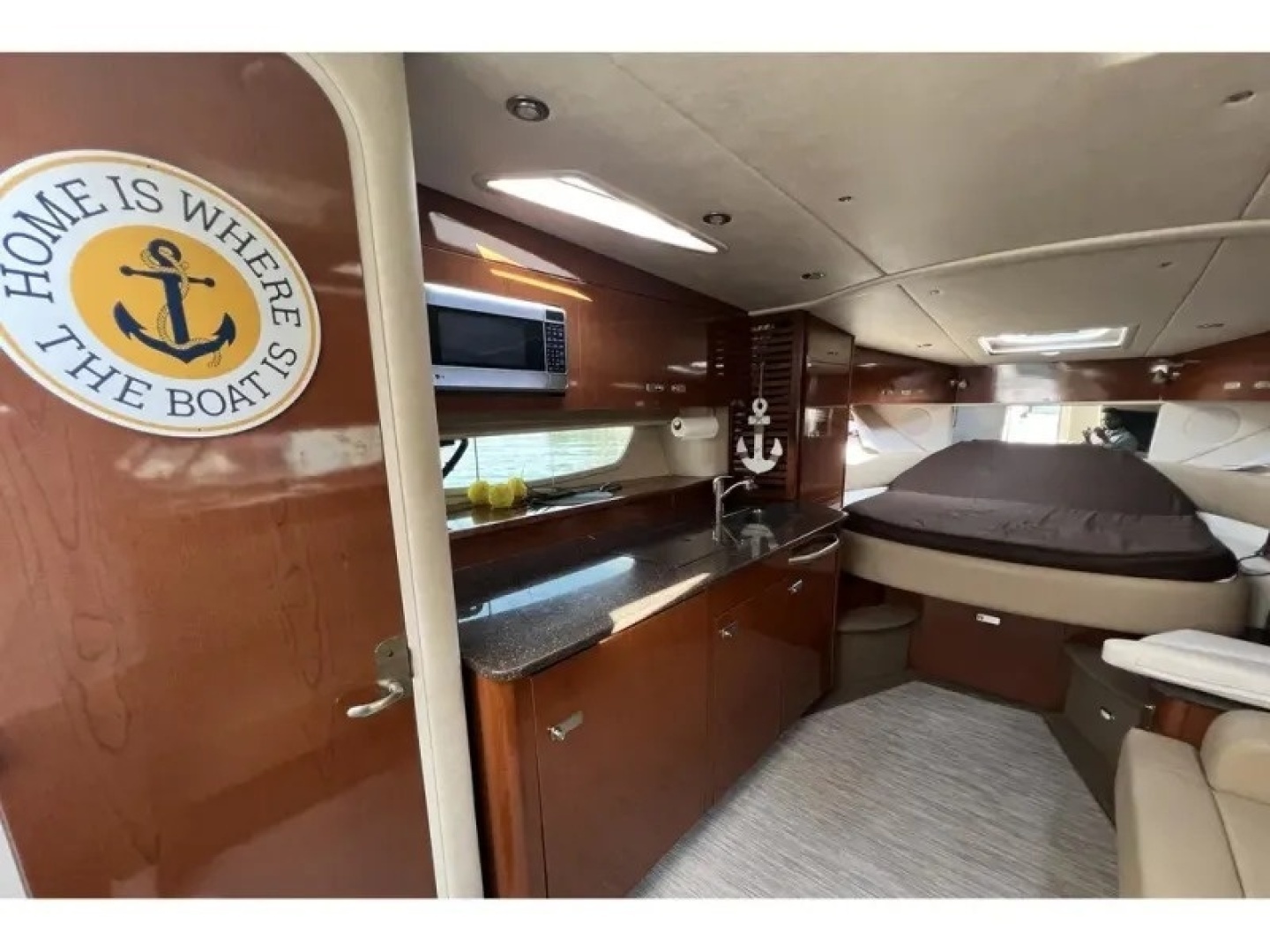 2012 Sea Ray 370 SUNDANCER - Image 16