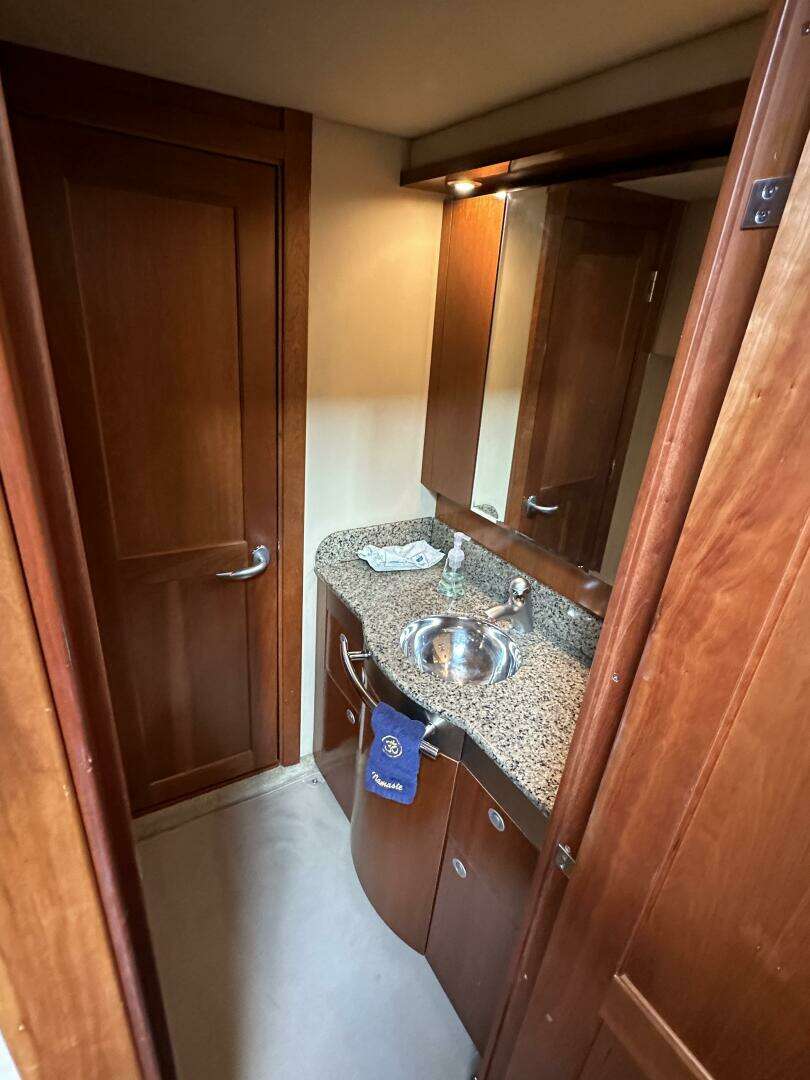 2005 Sea Ray — - Image 25