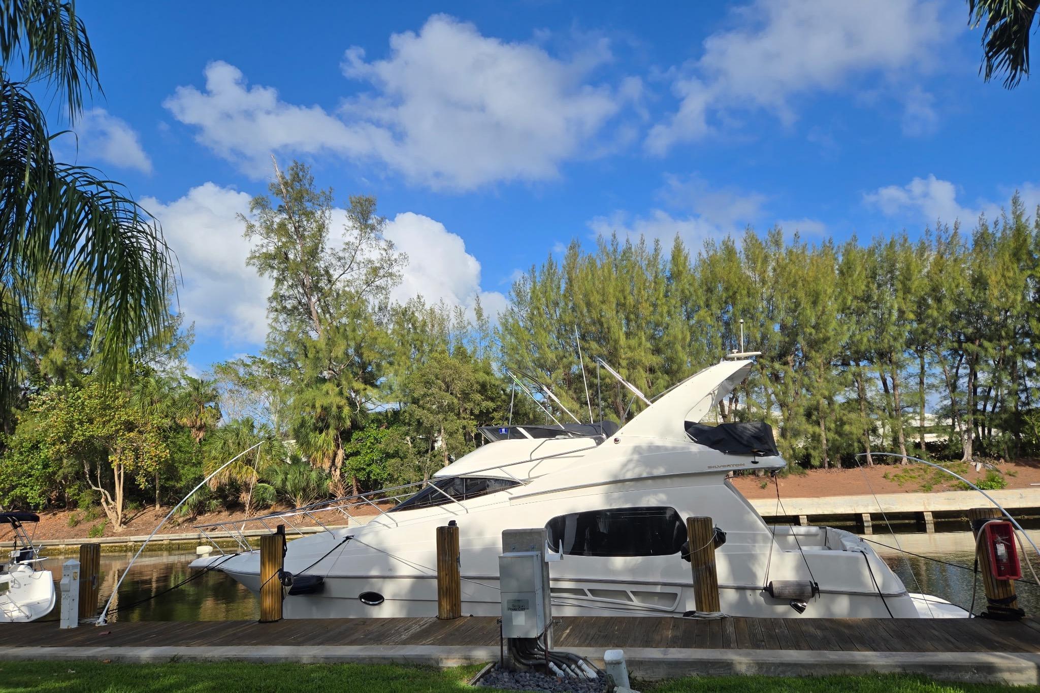 2001 Silverton 410 Sport Bridge