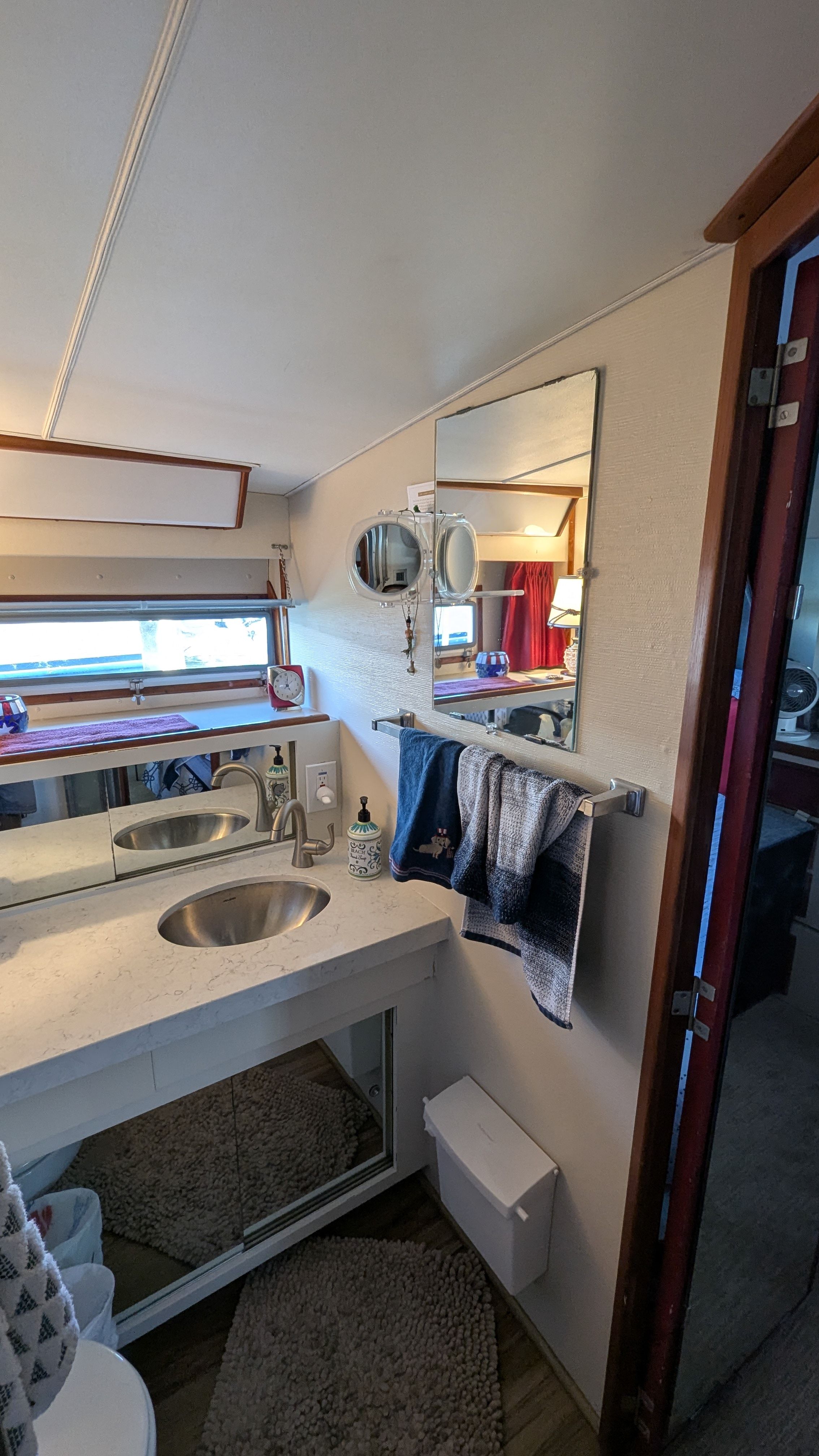 1975 Bertram 42 Motor Yacht - 15