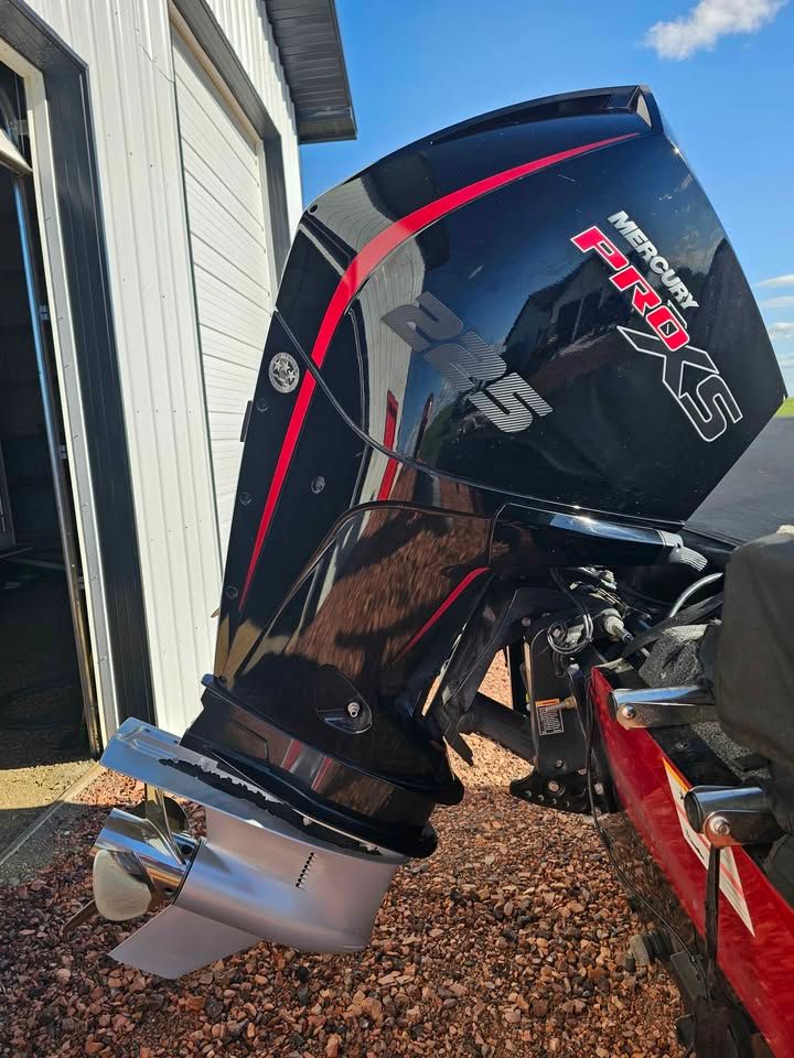 Mercury Pro XS outboard motor on a 2020 Lund 1975 Tyee boat.