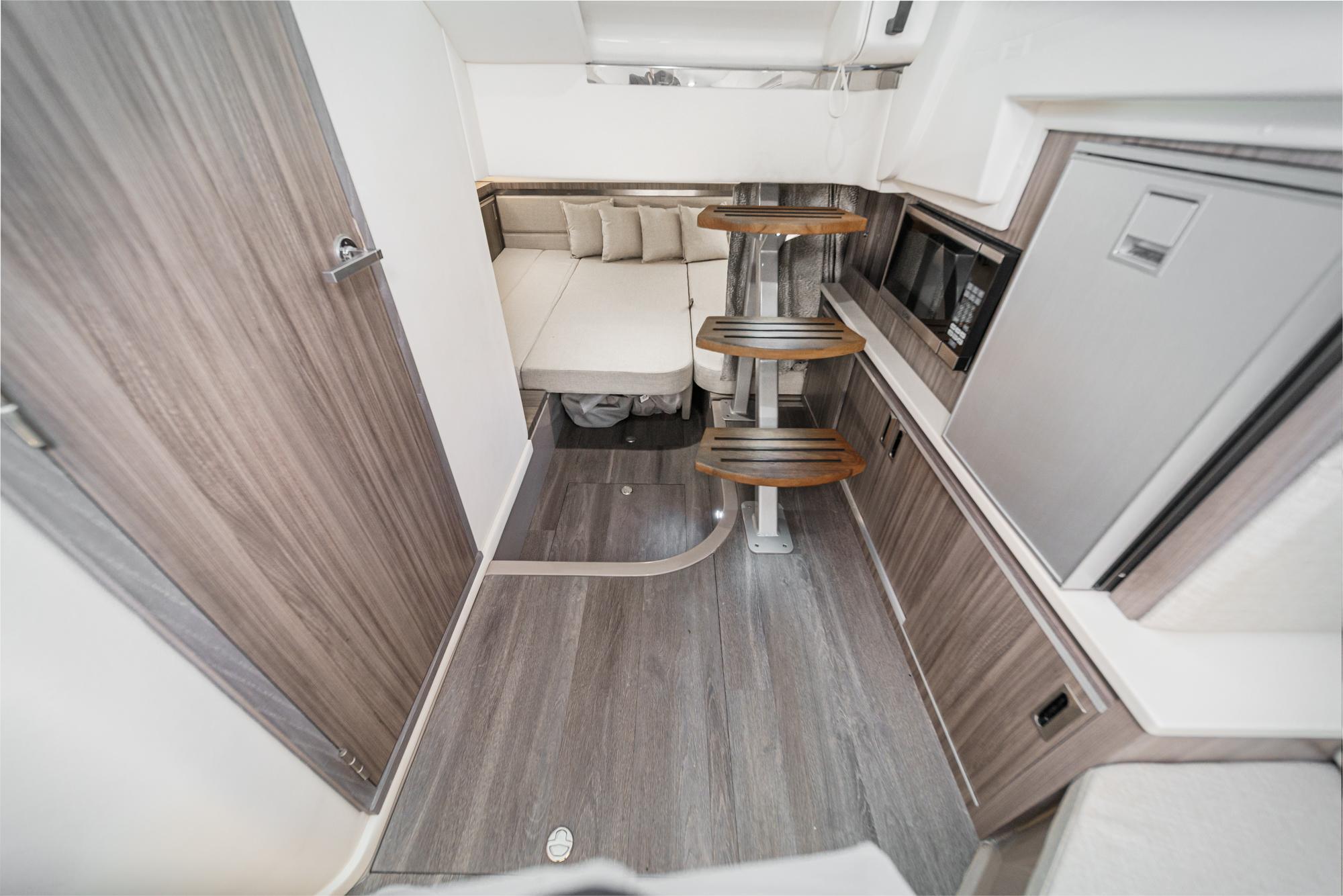 2024 Sea Ray Sundancer 320 Outboard - 18