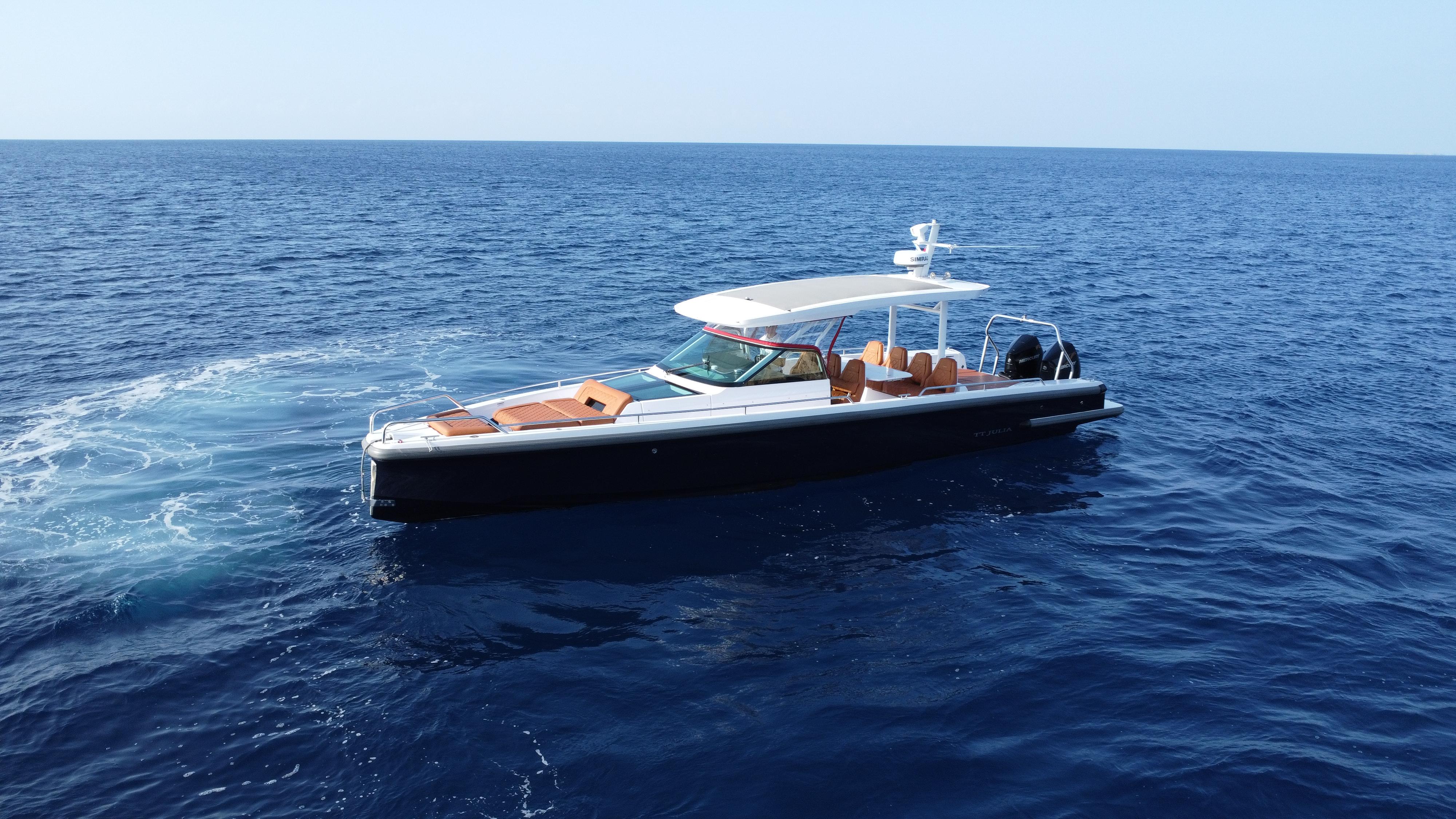 2023 Axopar 37 Sun-Top