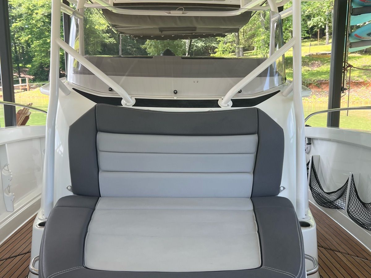 The image shows the cockpit of a 2020 Jeanneau Leader 9 with gray upholstery.