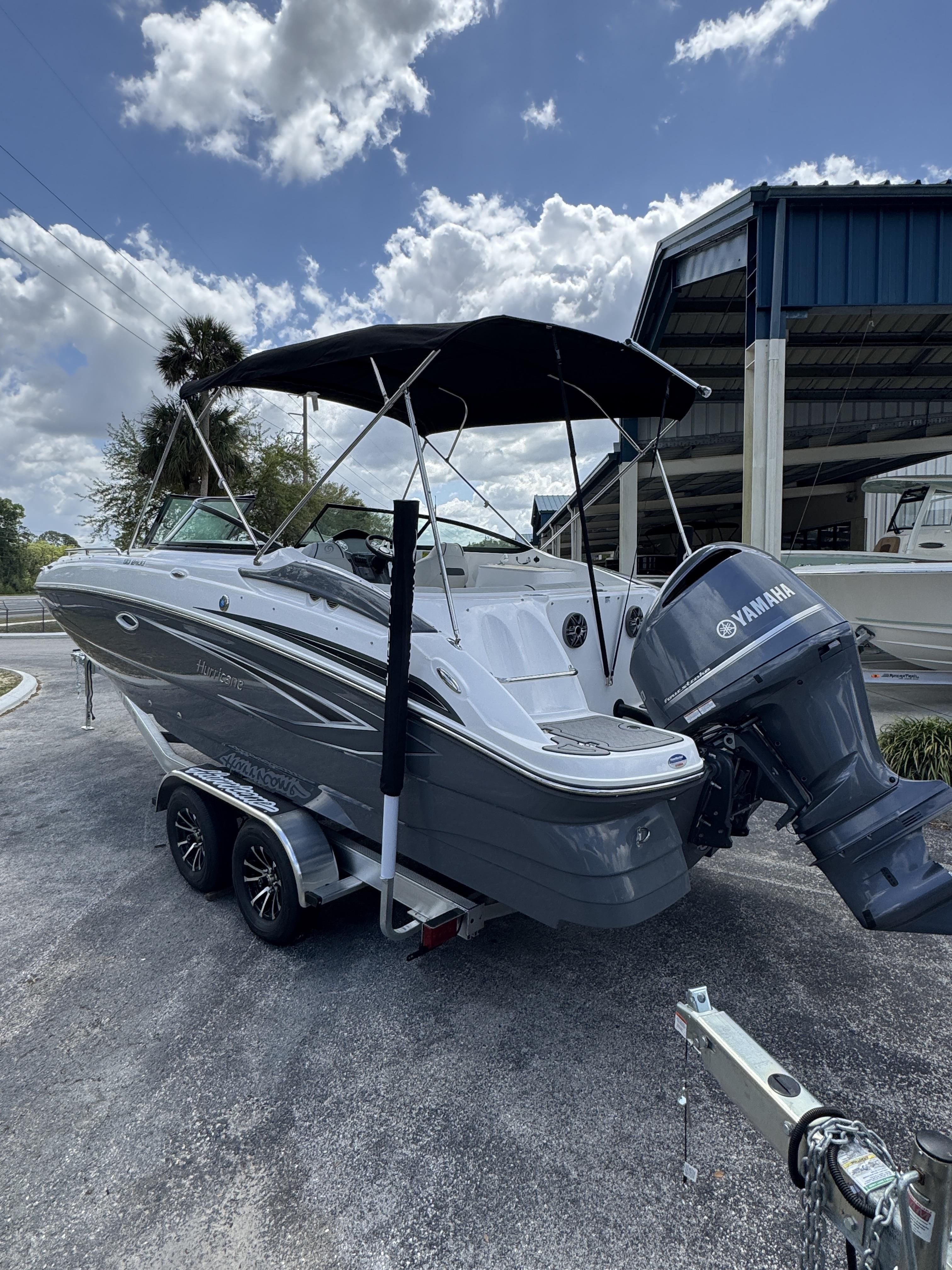 2026 Hurricane SunDeck 2400 OB - 12