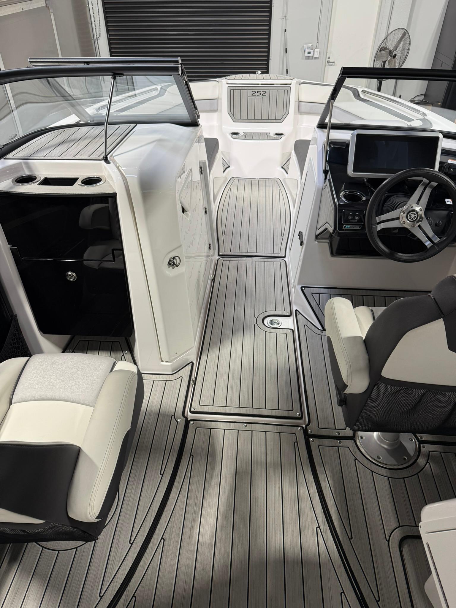 2023 Yamaha Boats 252SE - 5