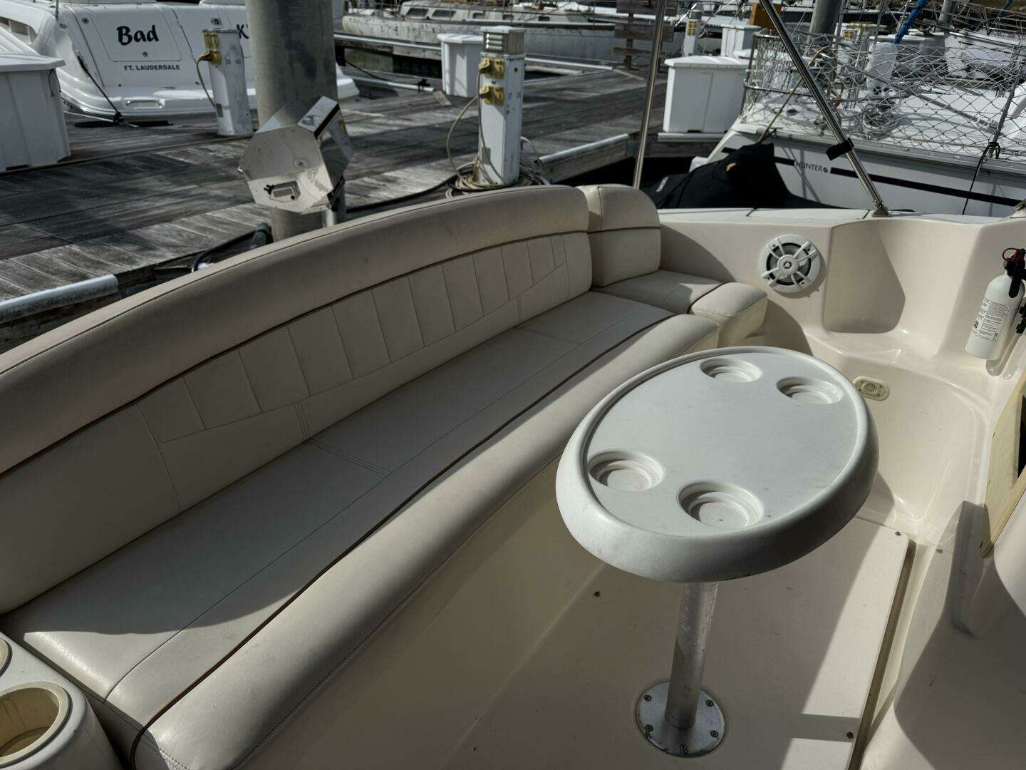 2002 Rinker 342 Fiesta Vee - Image 22