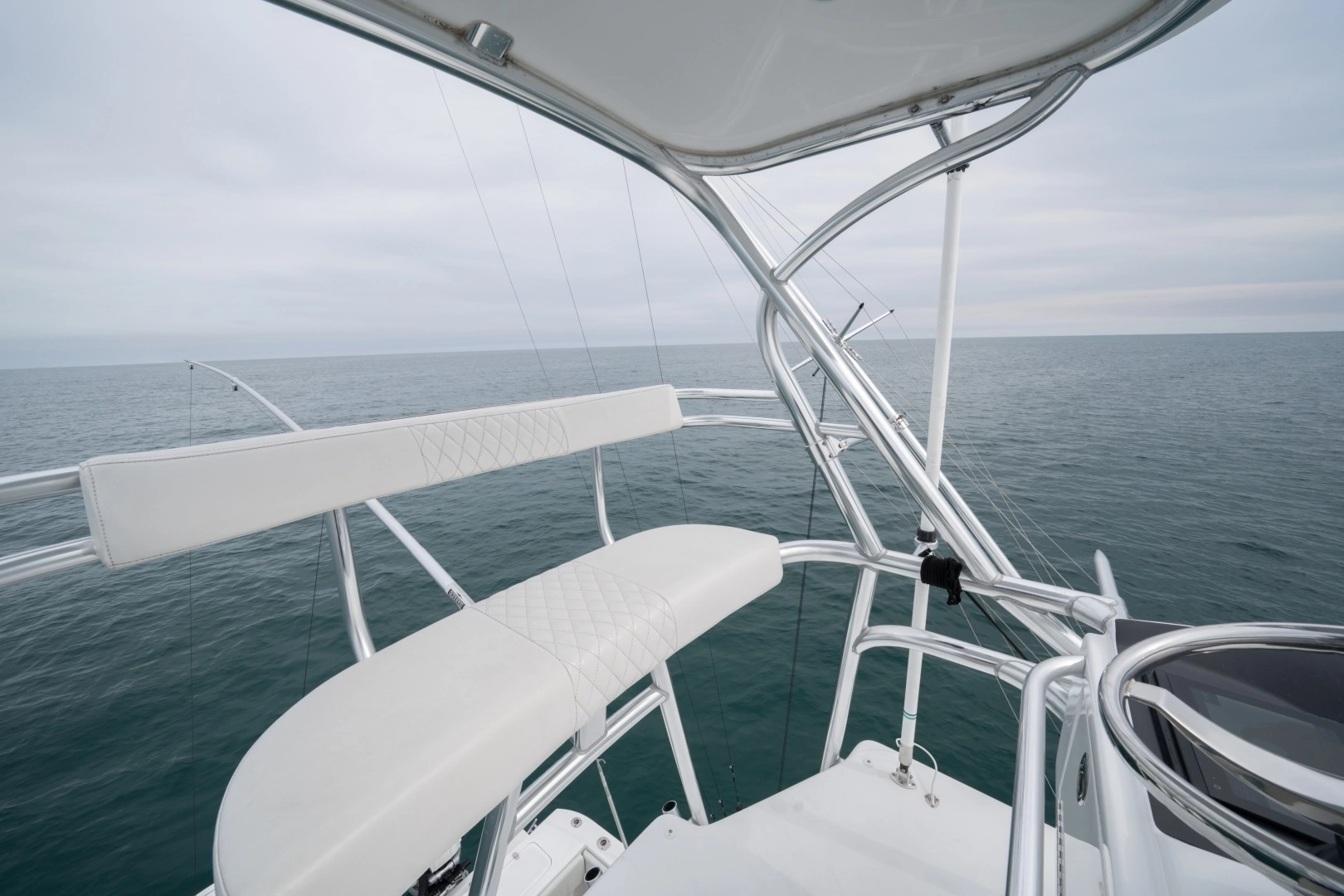2011 Contender 40 Express - Image 26