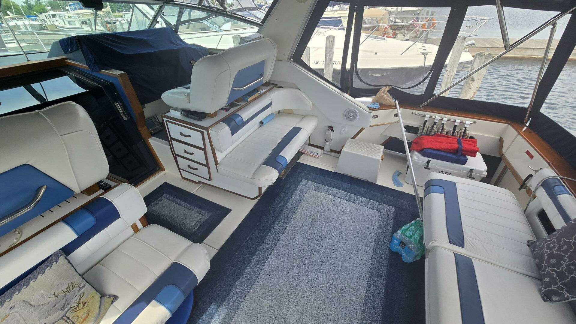 1988 Sea Ray 390 Express Cruiser - Image 4