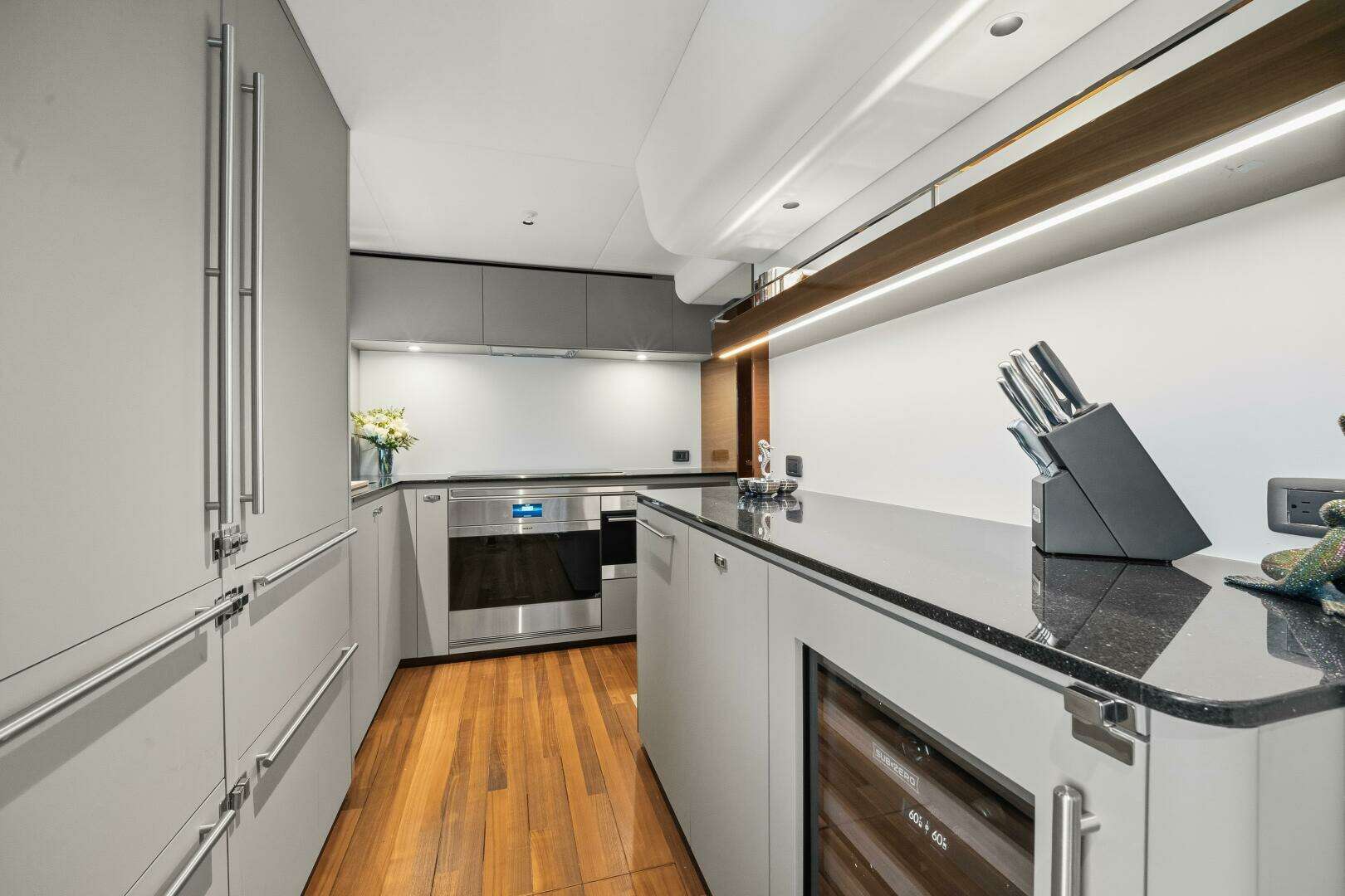 2025 Princess Y95 - Image 37